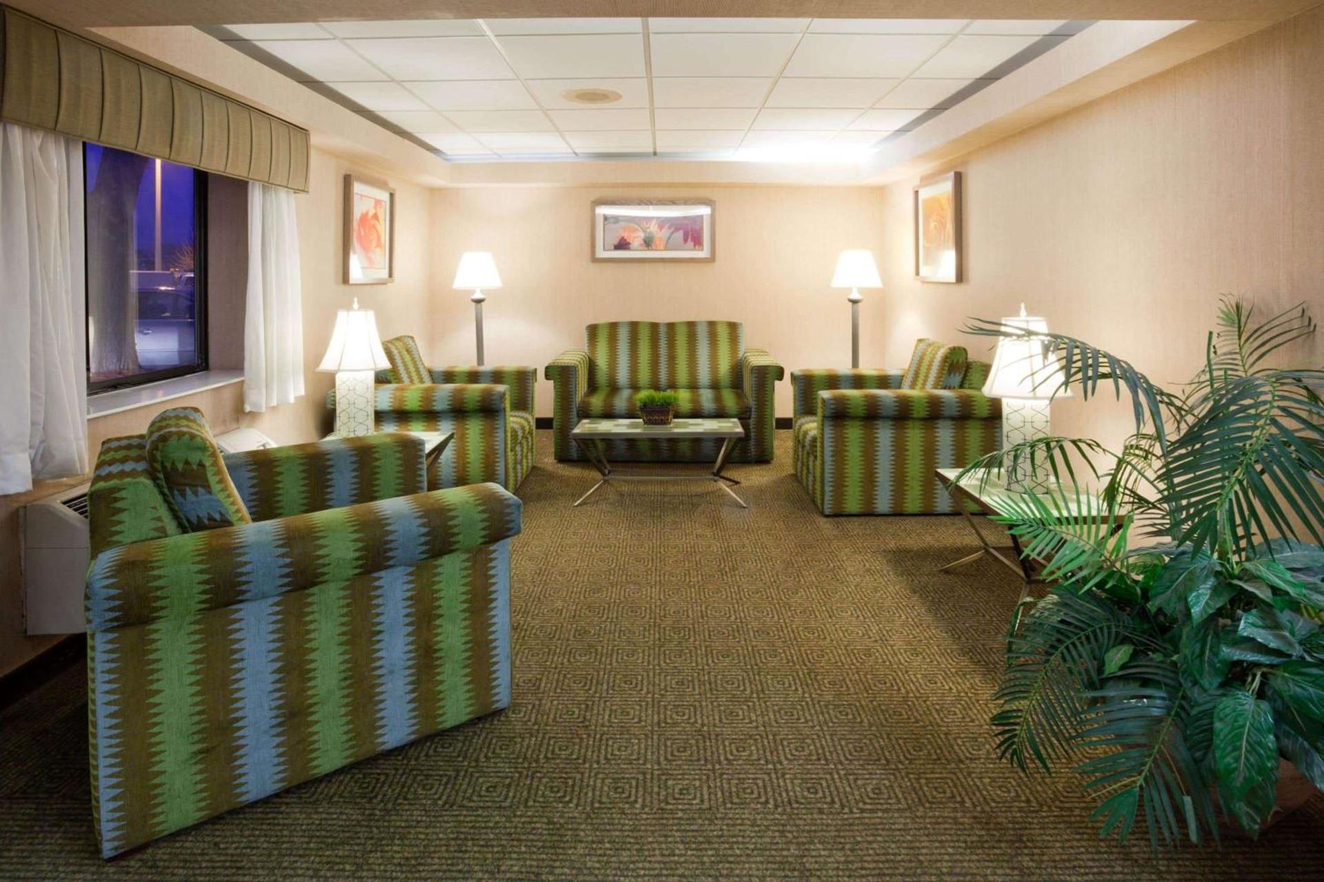 La Quinta Inn by Wyndham Minneapolis Airport Bloomington photo 3