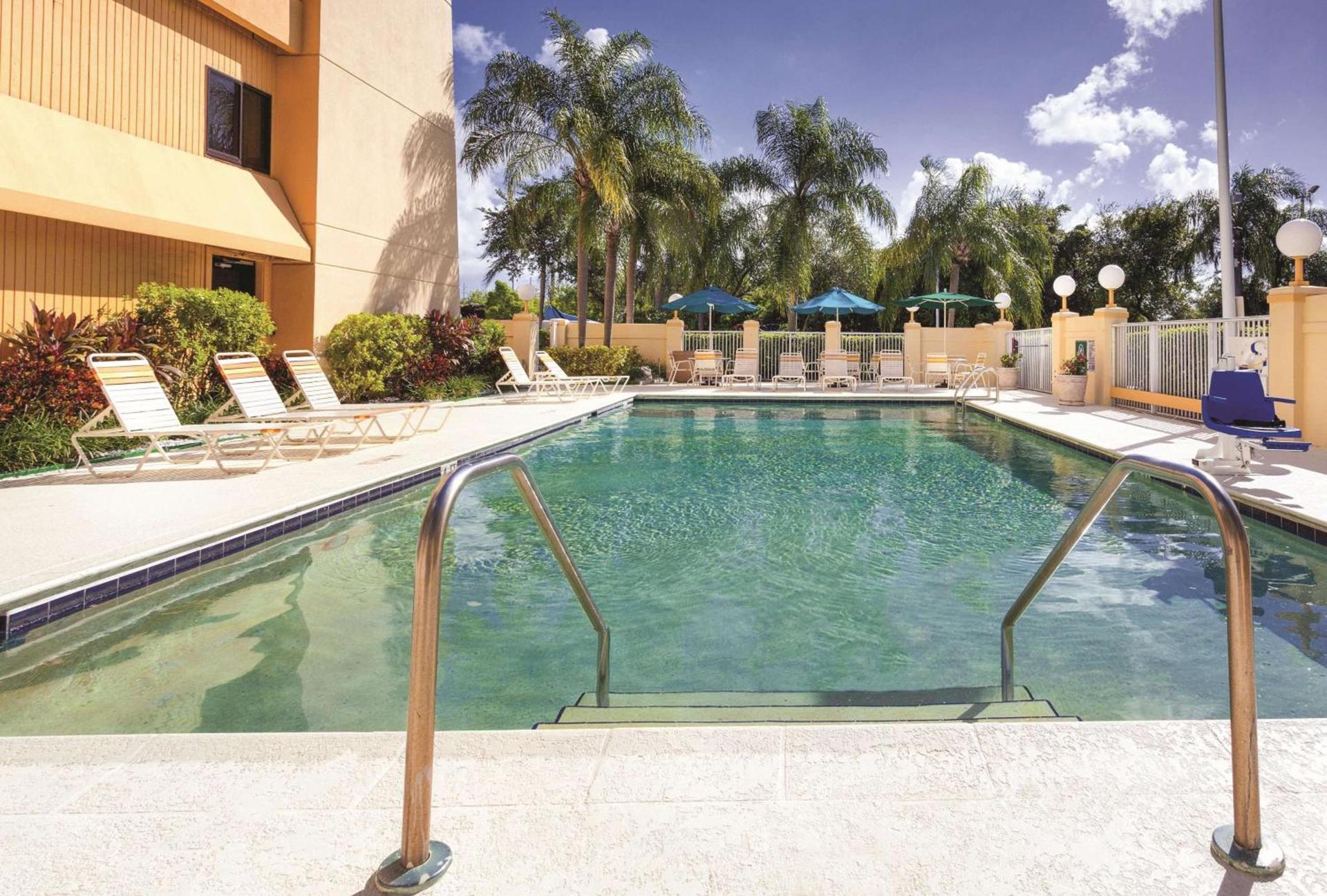 La Quinta by Wyndham Miami Airport East photo 14
