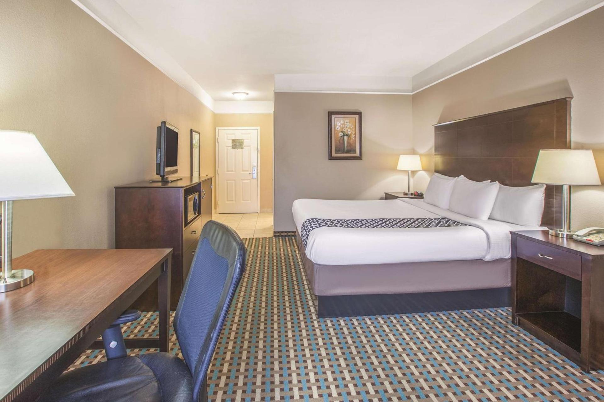 La Quinta by Wyndham Bay City photo 15