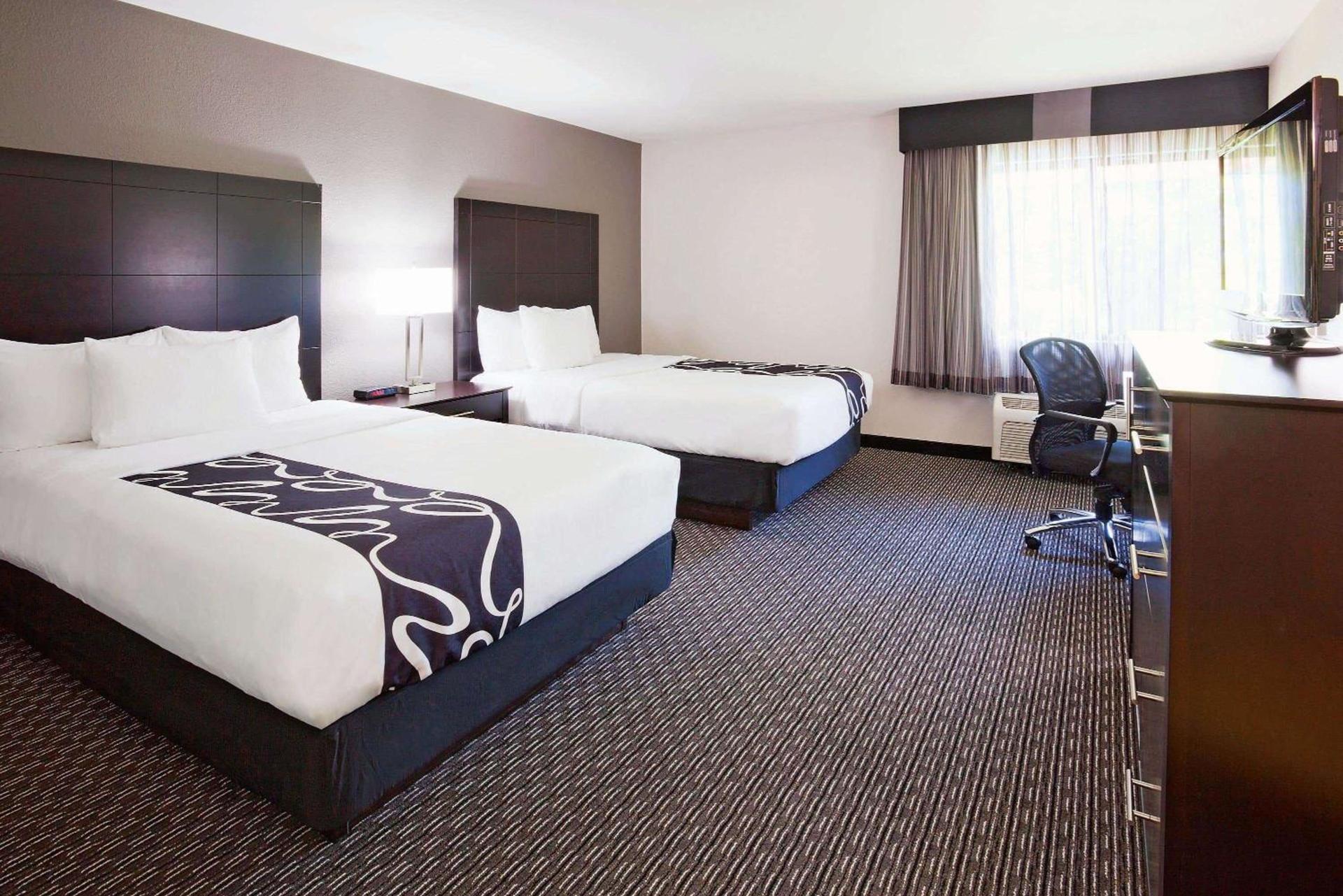 La Quinta Inn by Wyndham Oshkosh photo 8
