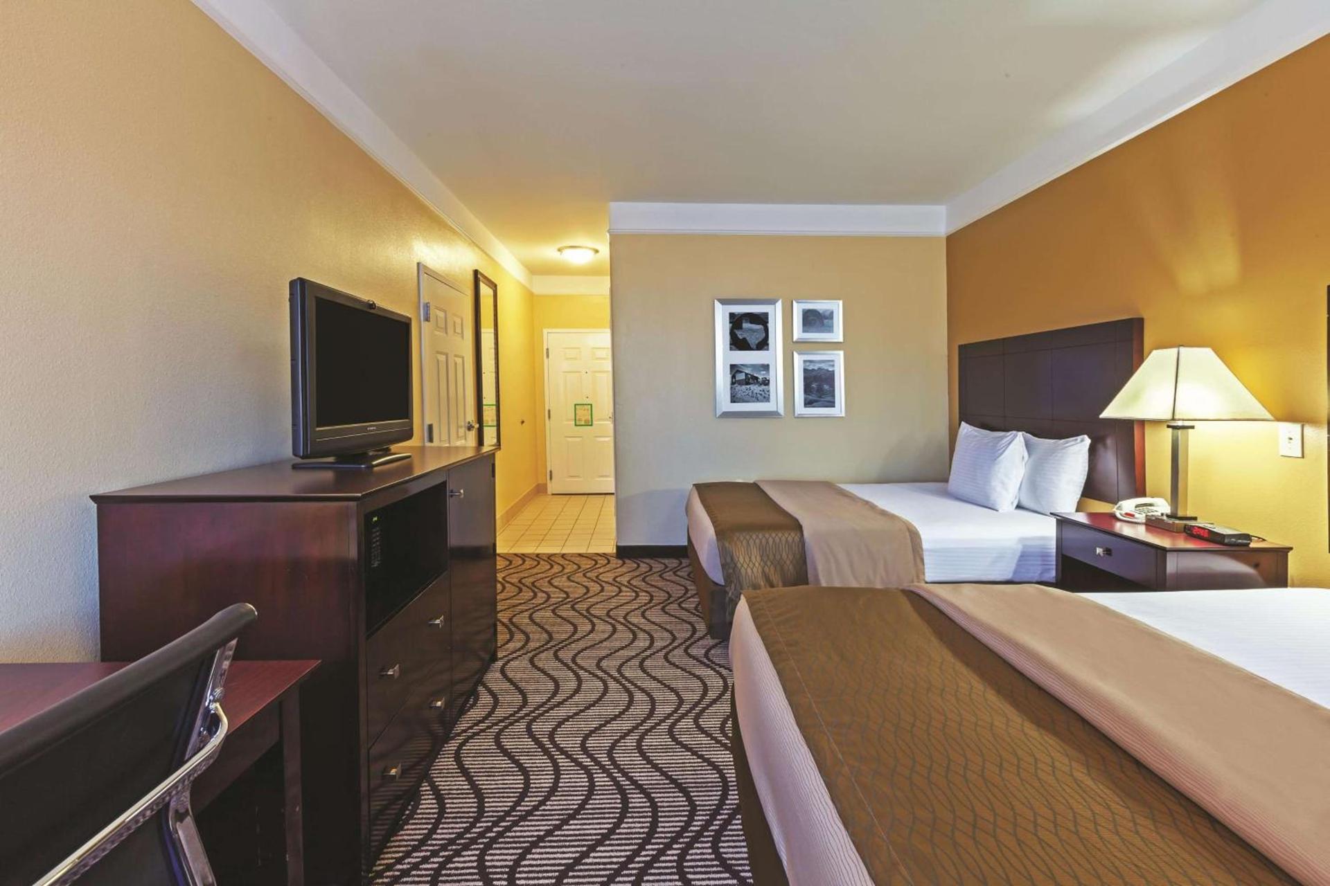 La Quinta by Wyndham Angleton photo 49
