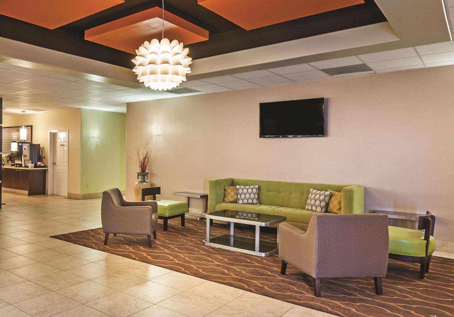 La Quinta by Wyndham Angleton photo 47