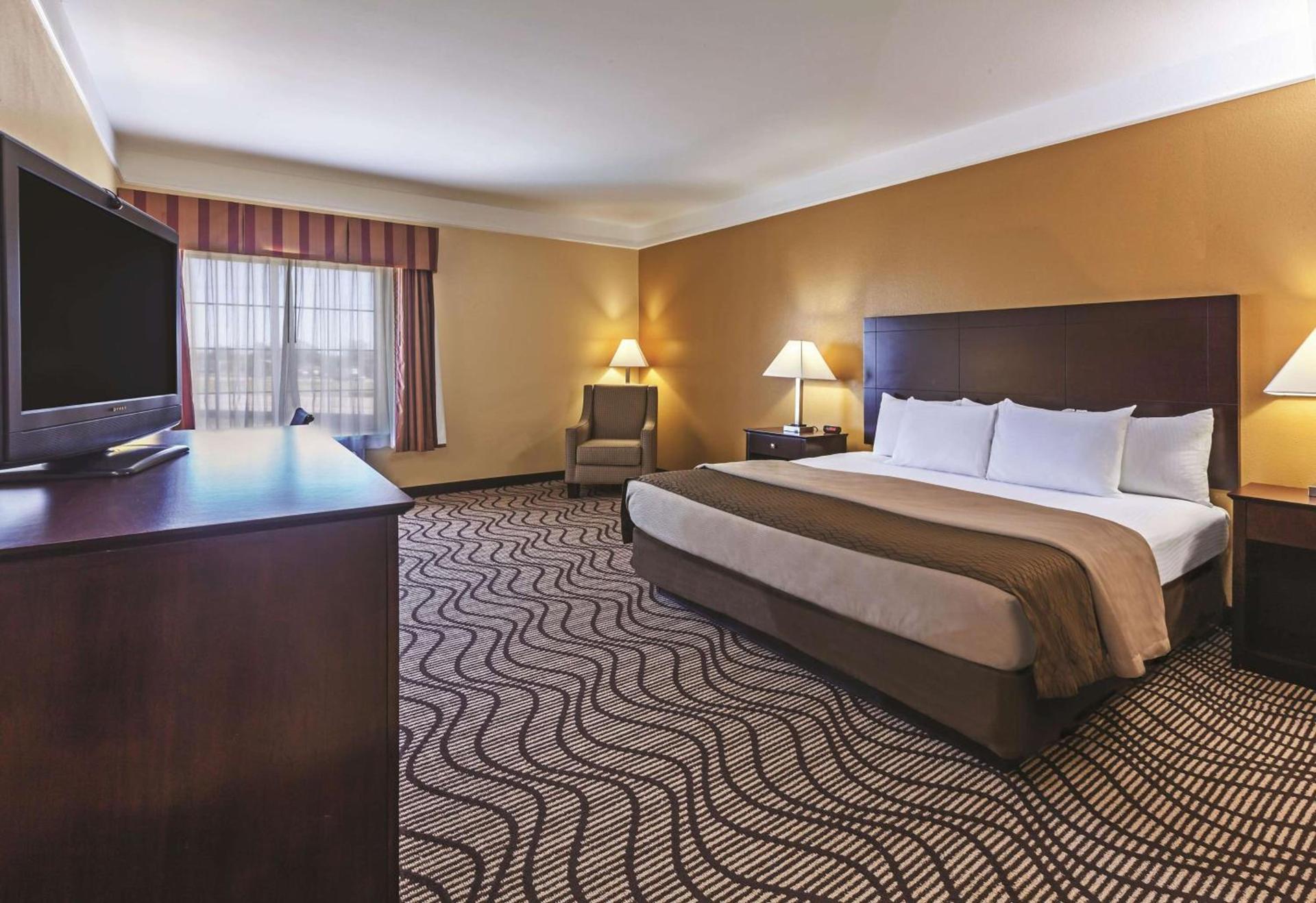 La Quinta by Wyndham Angleton photo 45