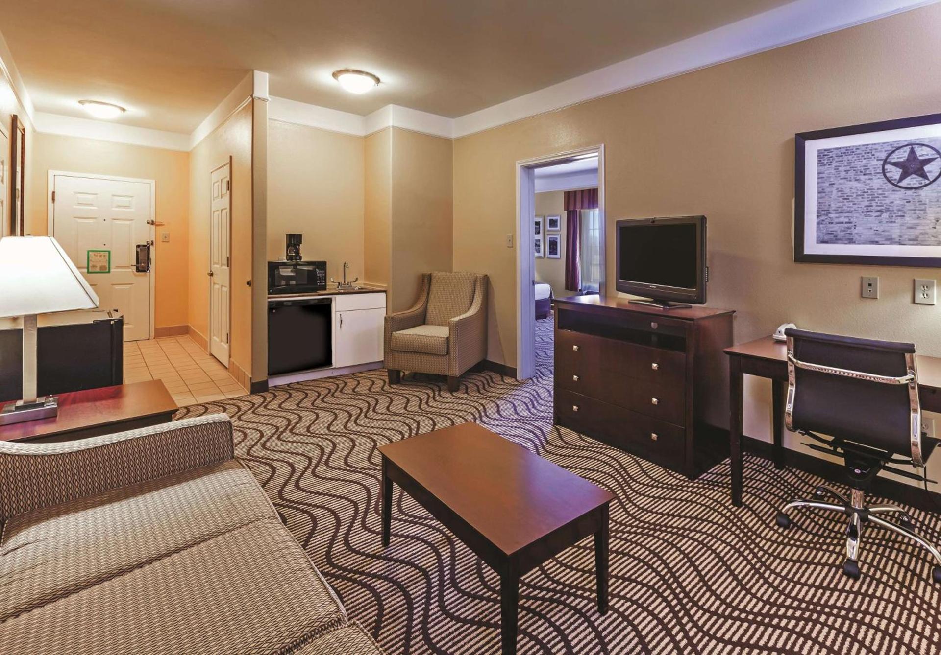 La Quinta by Wyndham Angleton photo 42