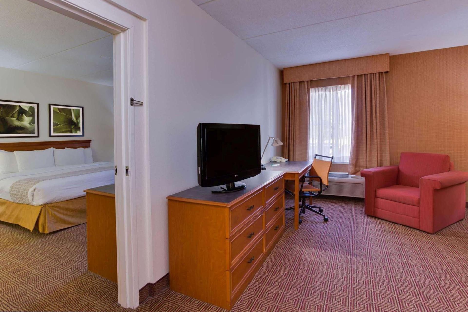La Quinta by Wyndham Lakeland East photo 7