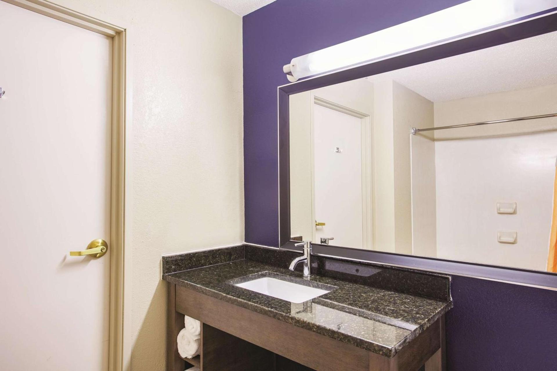 La Quinta Inn by Wyndham Richmond South photo 24