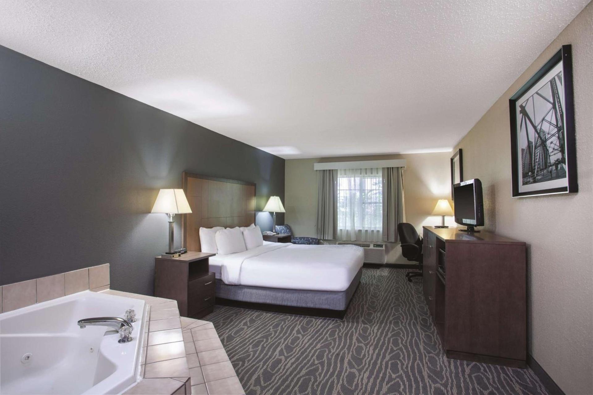 La Quinta Inn by Wyndham Richmond South photo 30