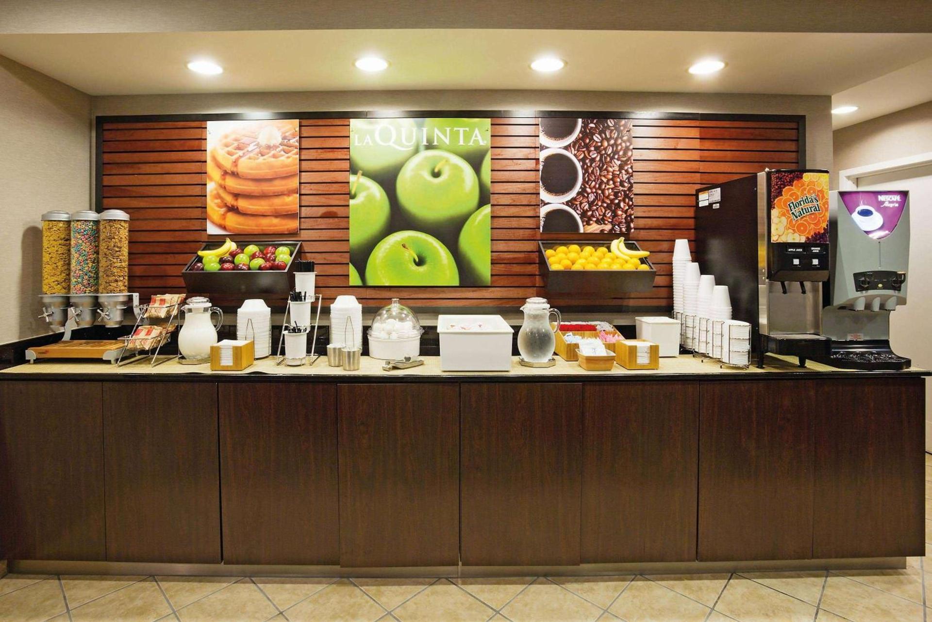 La Quinta Inn by Wyndham Oshkosh photo 56