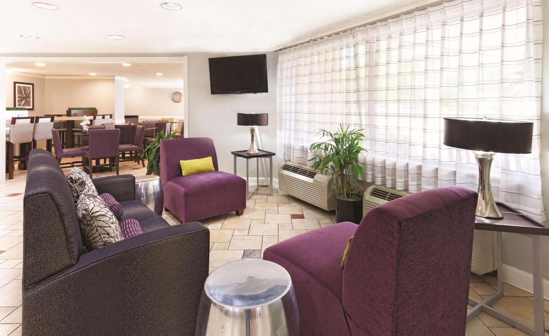 La Quinta by Wyndham Miami Airport East photo 8