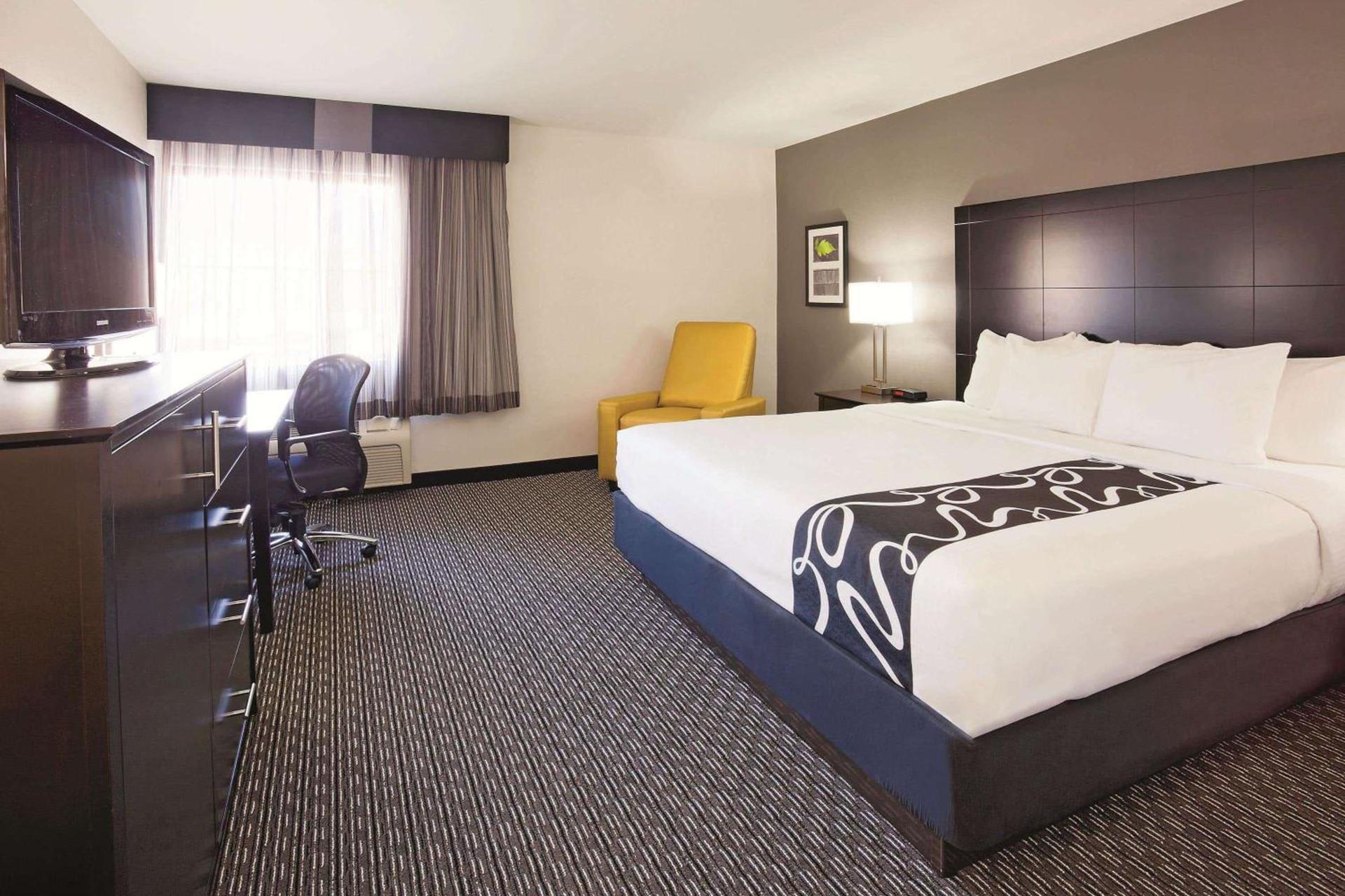 La Quinta Inn by Wyndham Oshkosh photo 10