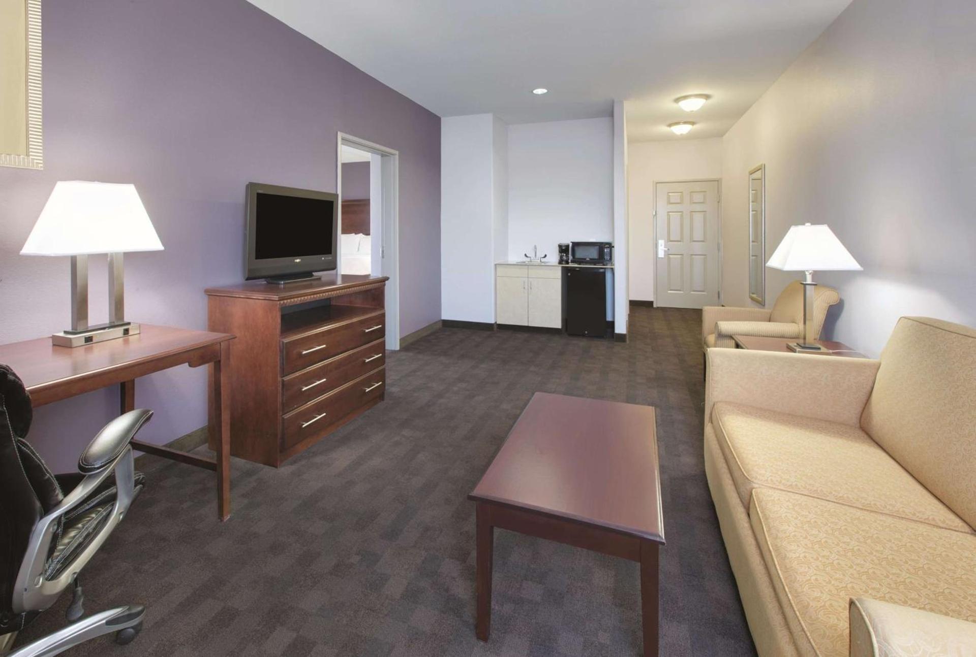 La Quinta by Wyndham Corsicana photo 16
