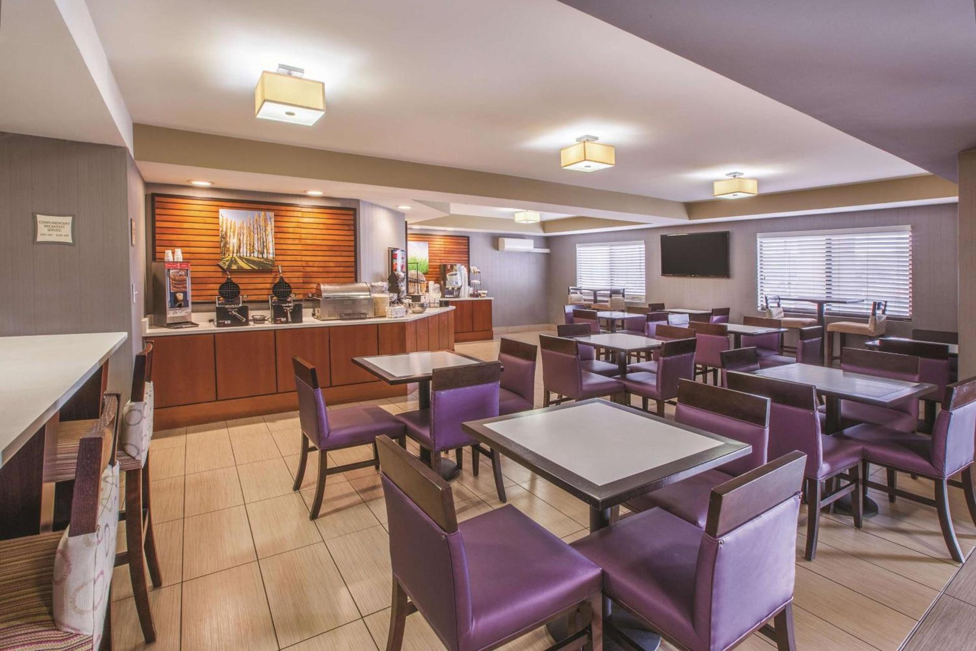 La Quinta by Wyndham Erie photo 8