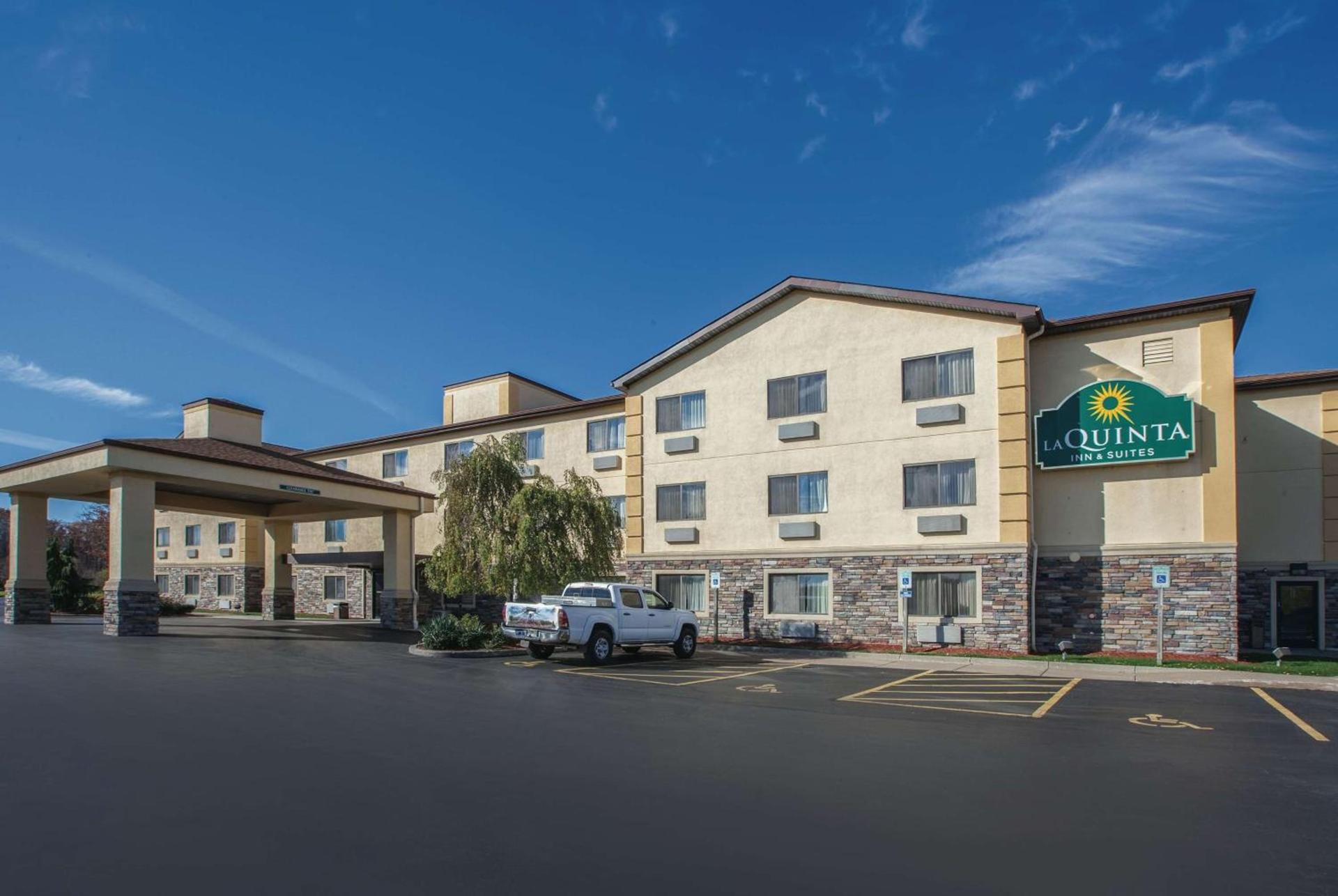 La Quinta by Wyndham Erie photo 2