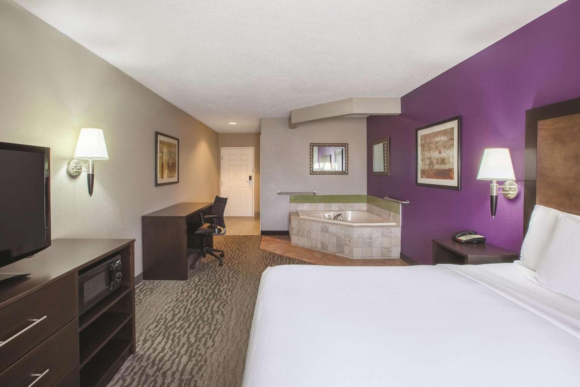 La Quinta by Wyndham Erie photo 28