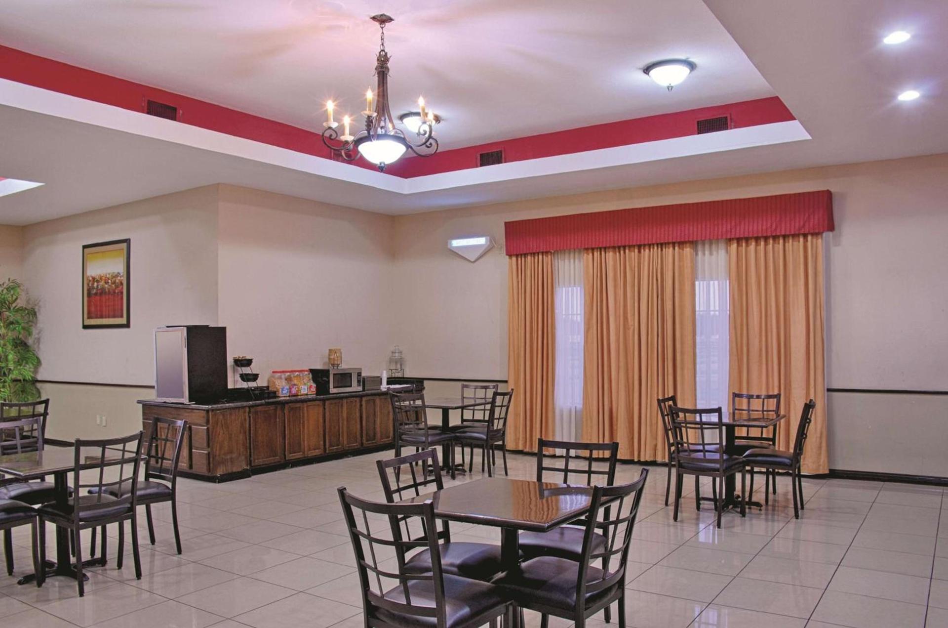 La Quinta by Wyndham Alice photo 23