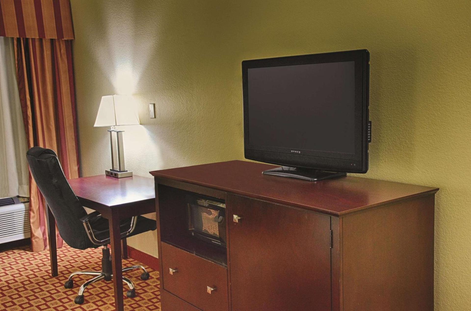 La Quinta by Wyndham Alice photo 8