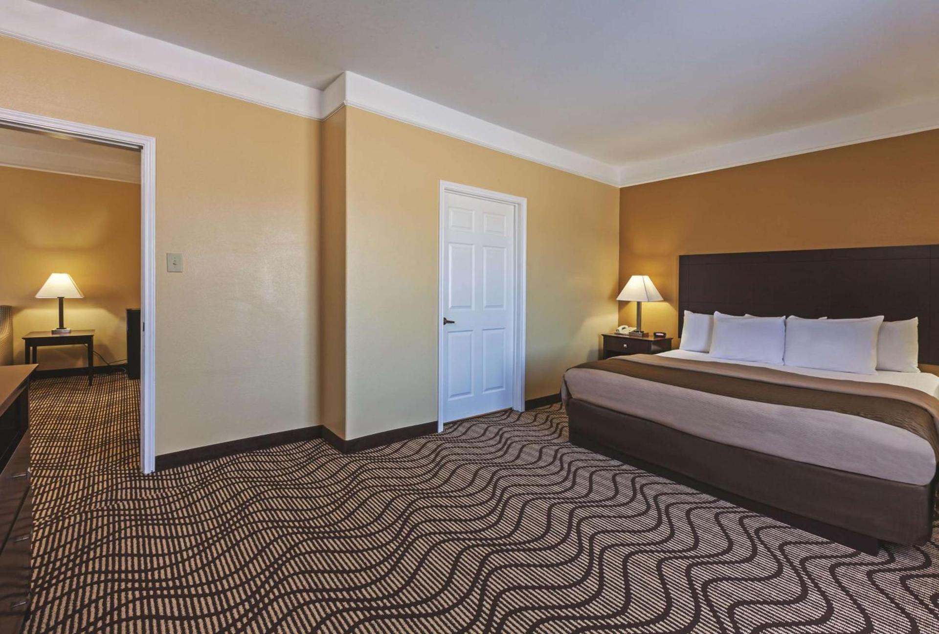 La Quinta by Wyndham Angleton photo 40