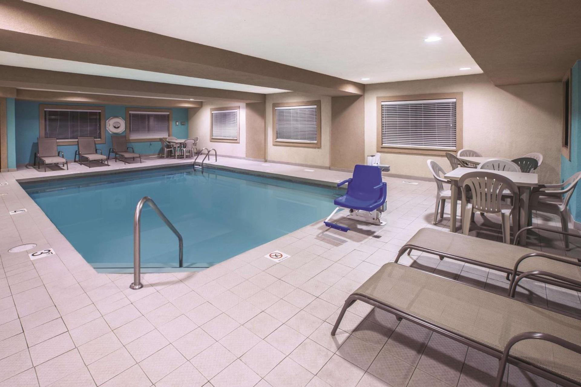 La Quinta by Wyndham Erie photo 11