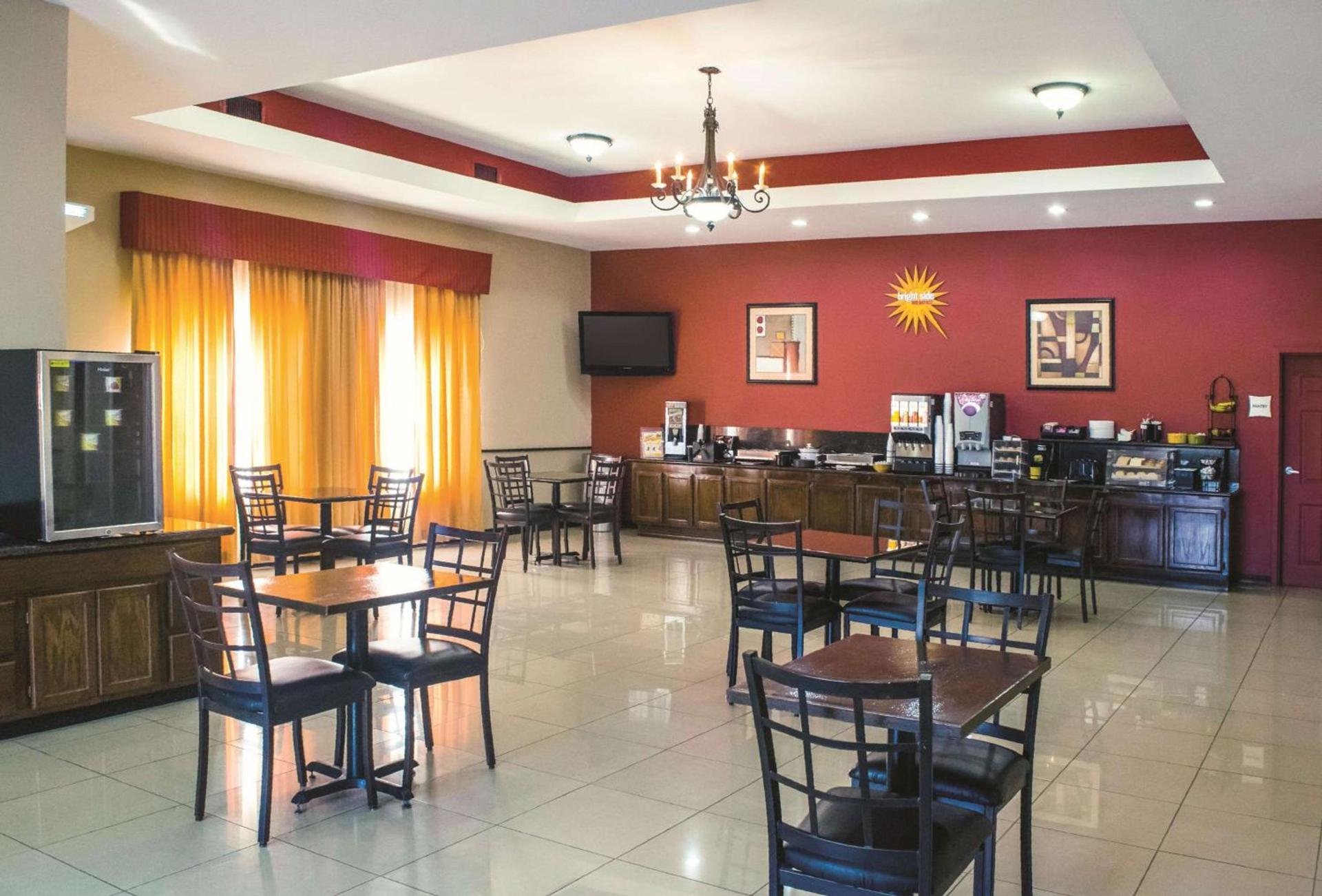 La Quinta by Wyndham Alice photo 25