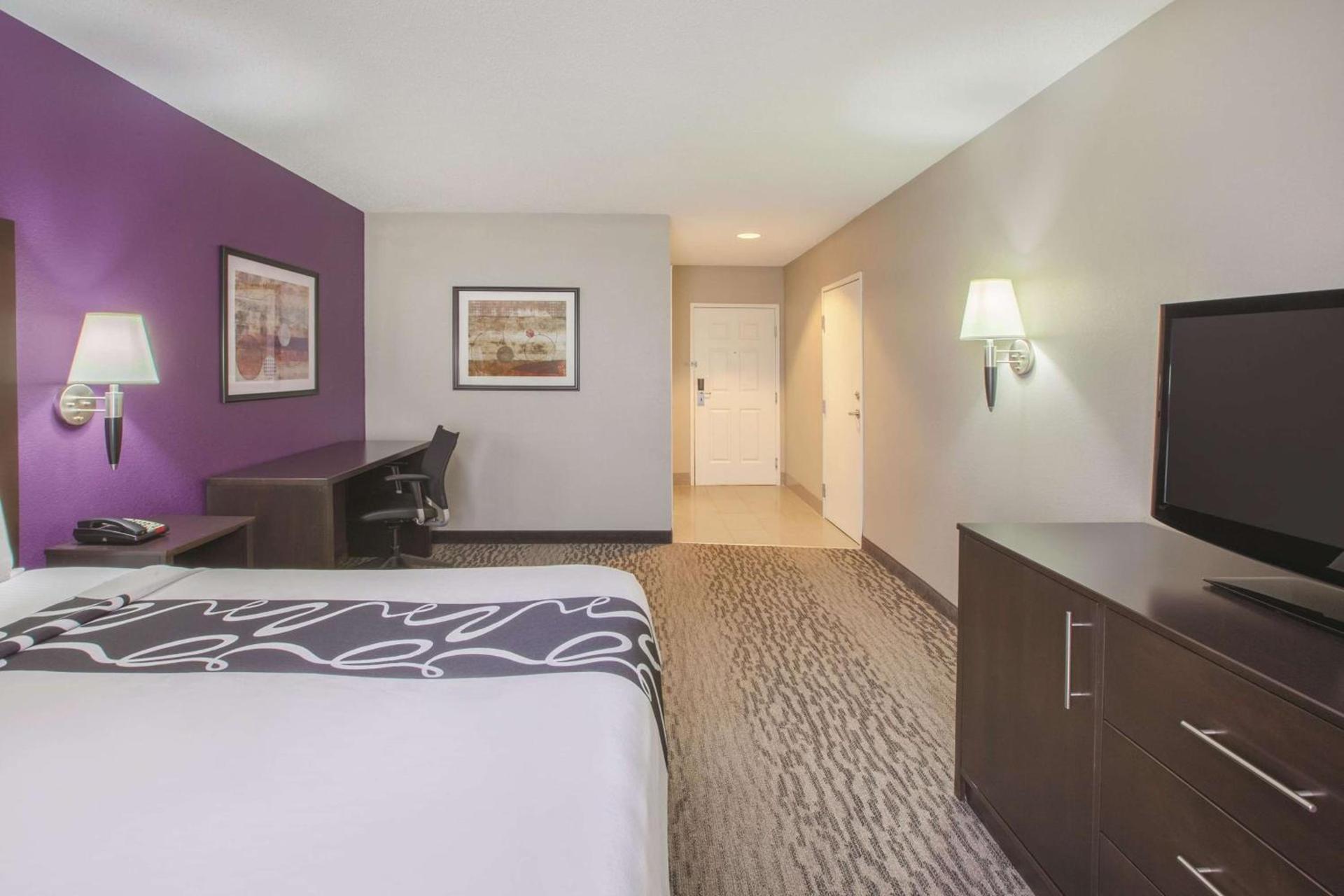 La Quinta by Wyndham Erie photo 21