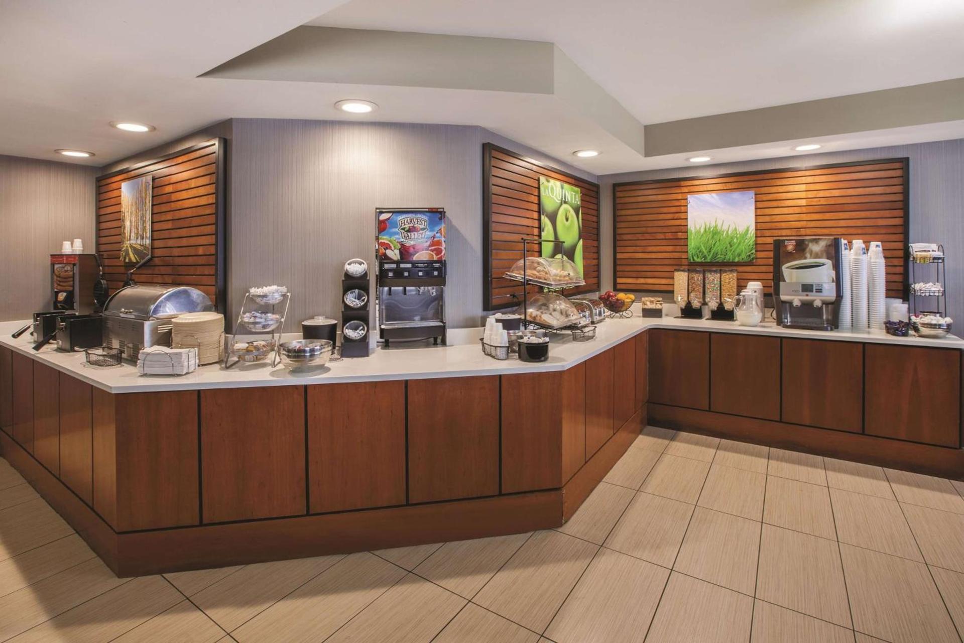 La Quinta by Wyndham Erie photo 12
