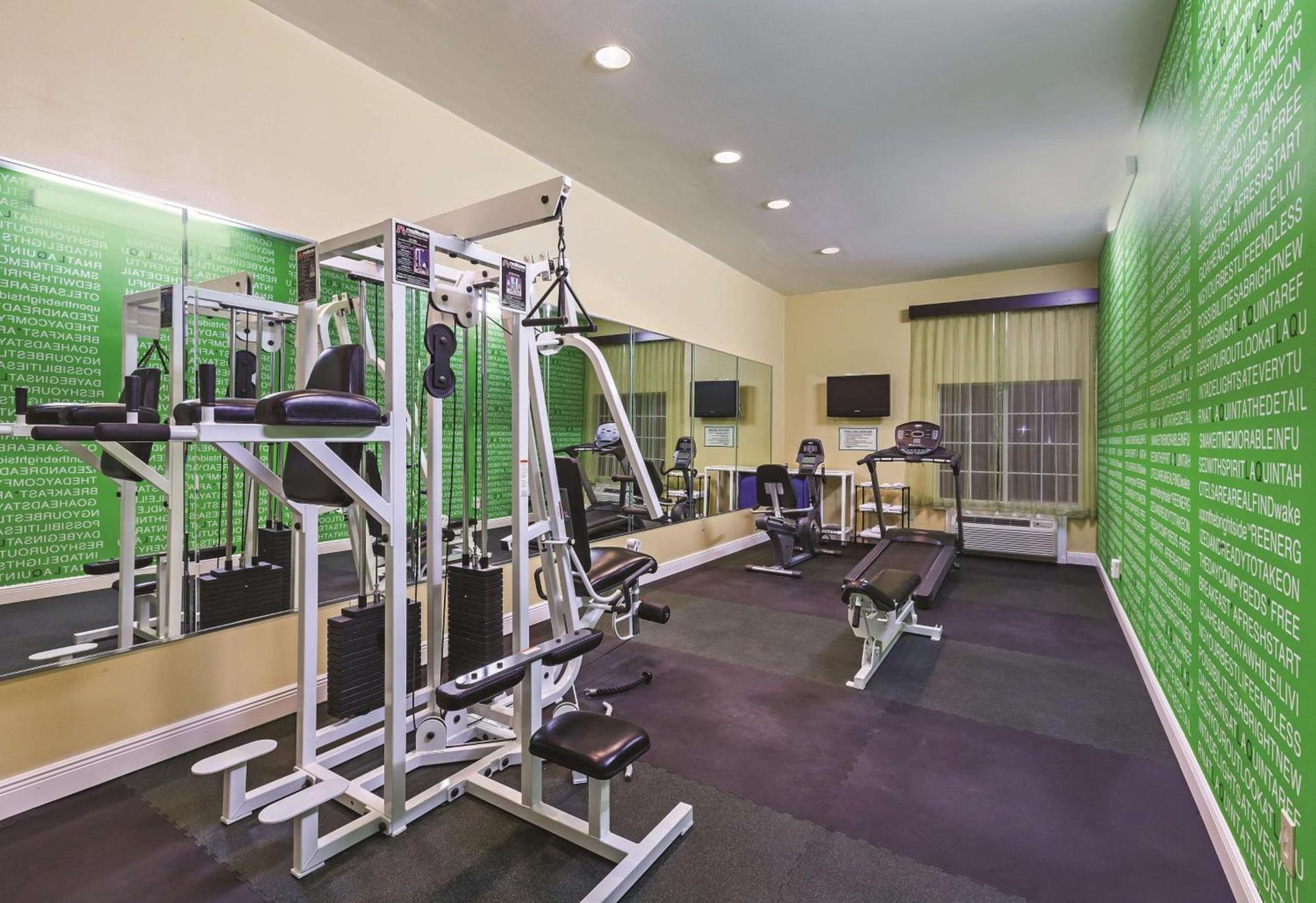 La Quinta by Wyndham Angleton photo 39