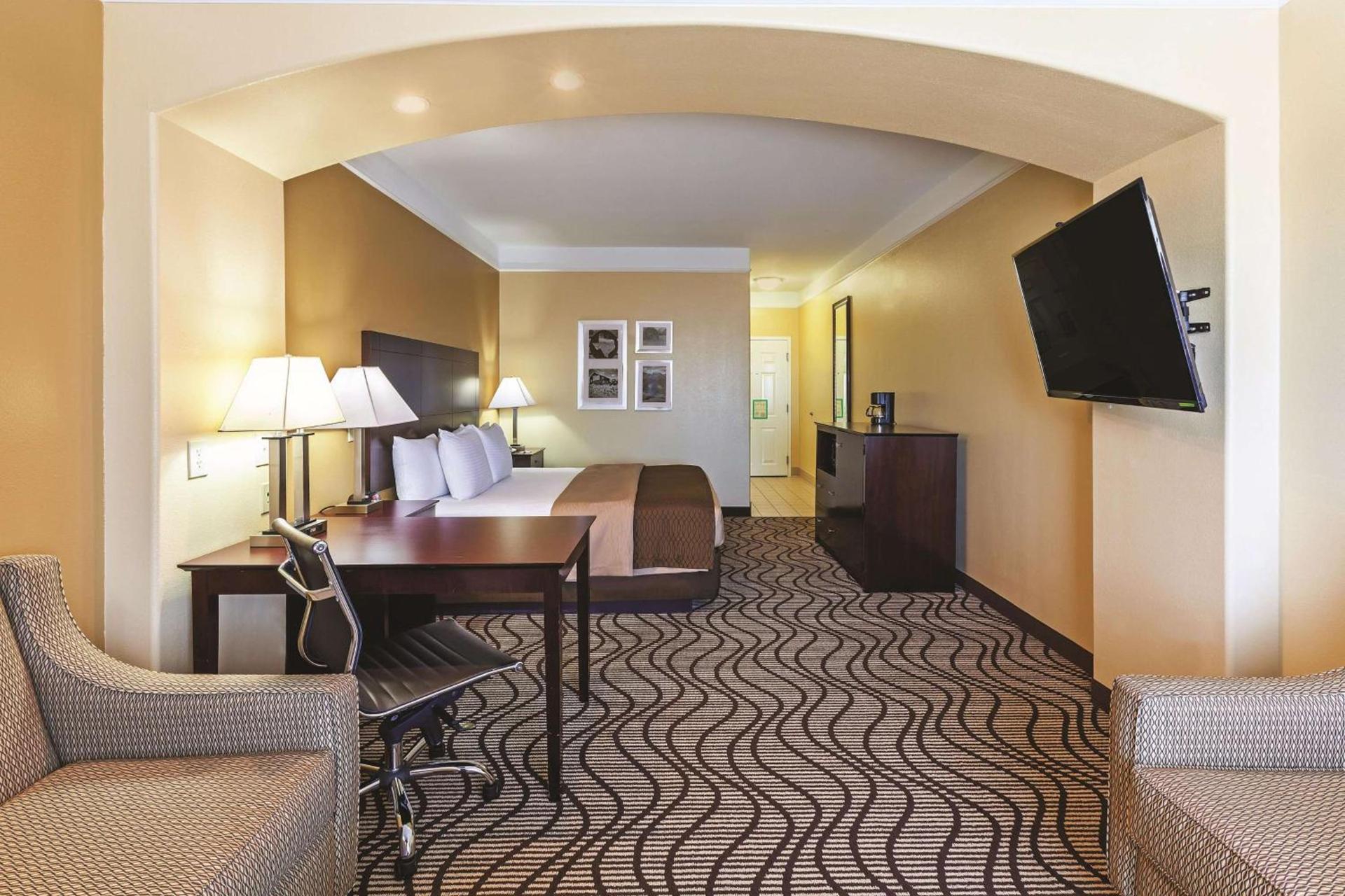 La Quinta by Wyndham Angleton photo 38