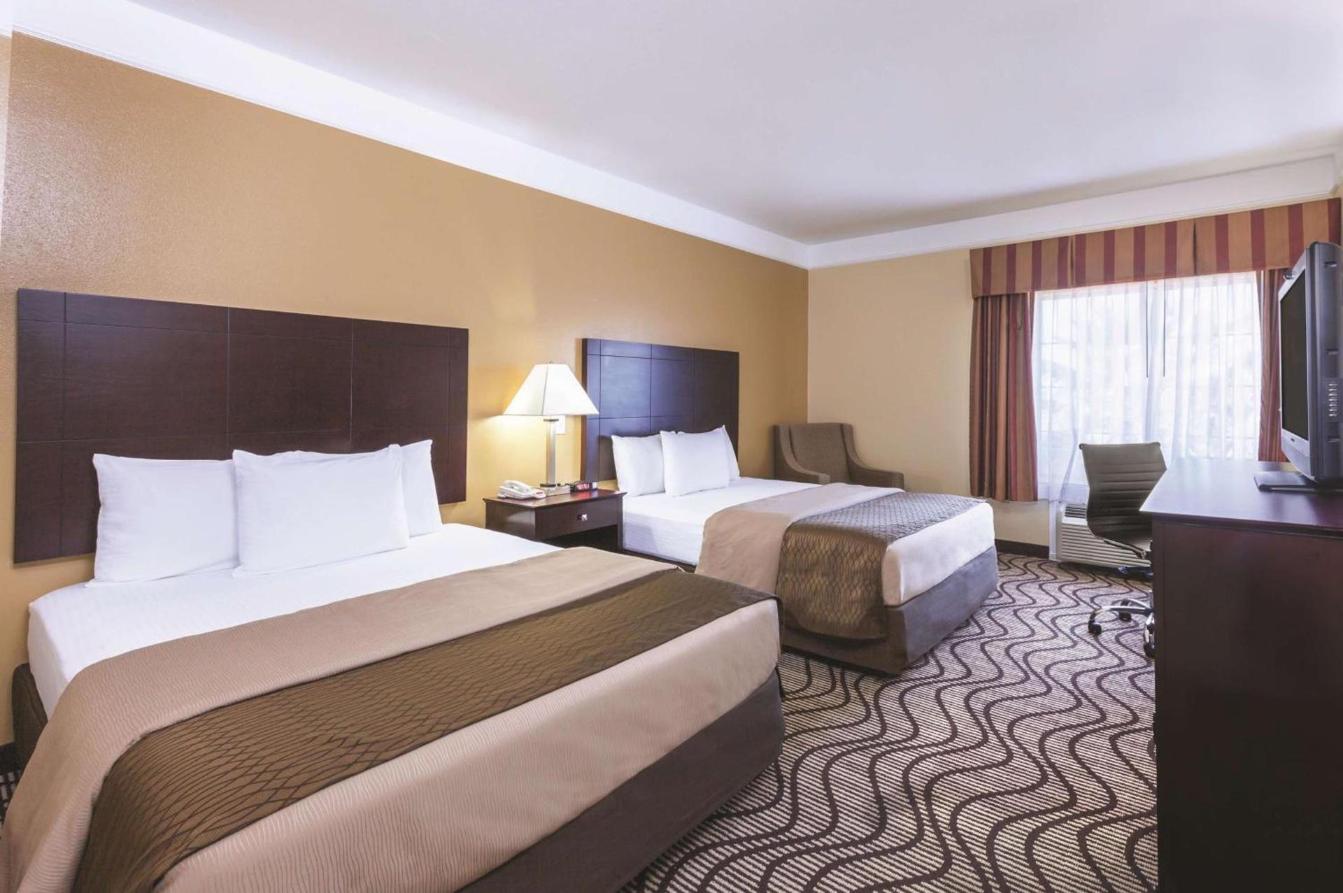 La Quinta by Wyndham Angleton photo 35