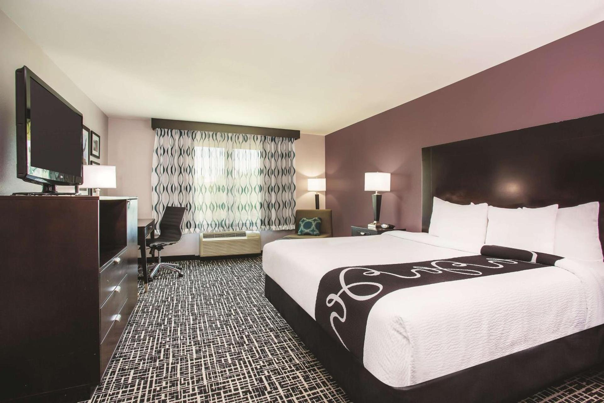 La Quinta by Wyndham Russellville photo 12