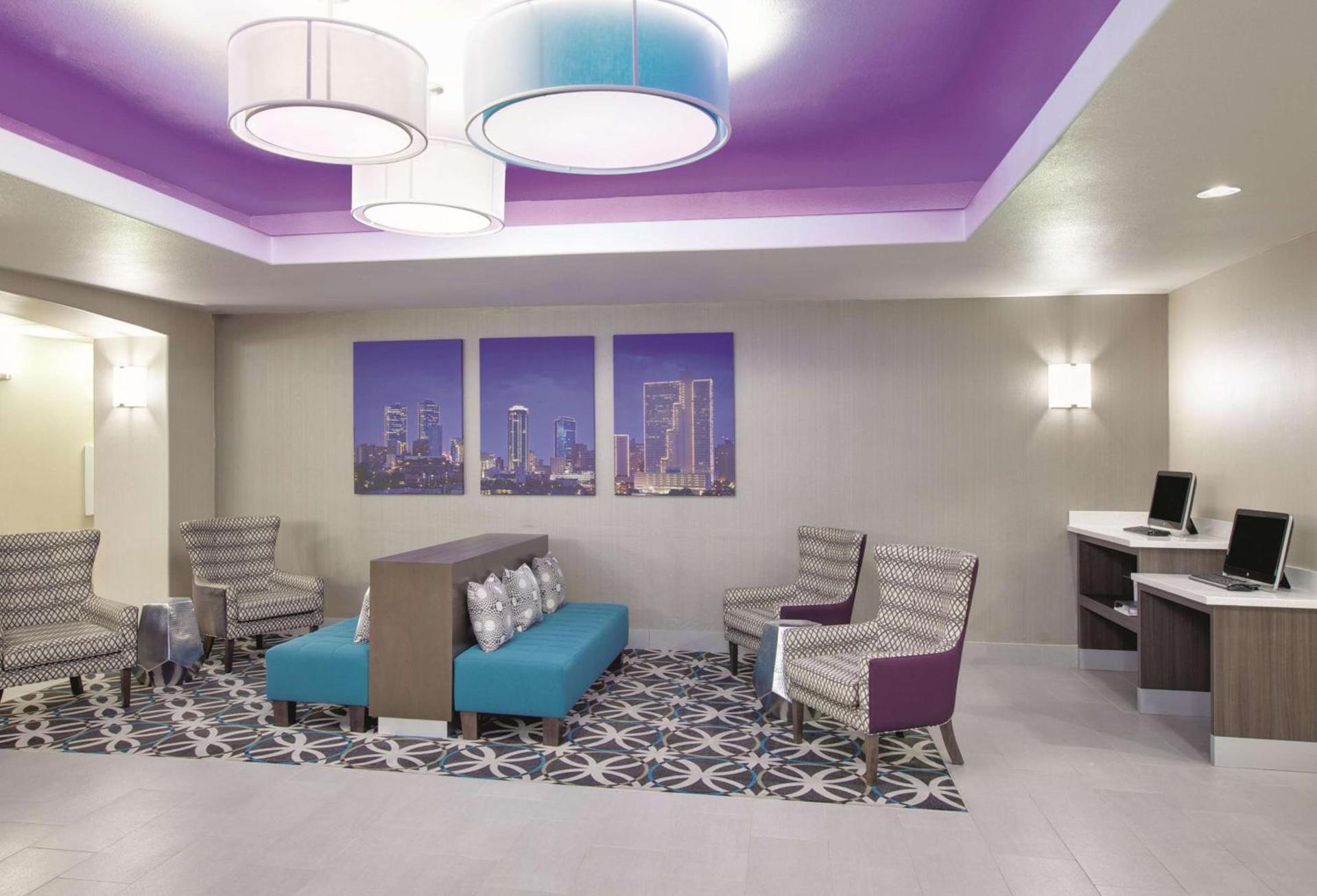 La Quinta by Wyndham Corsicana photo 11