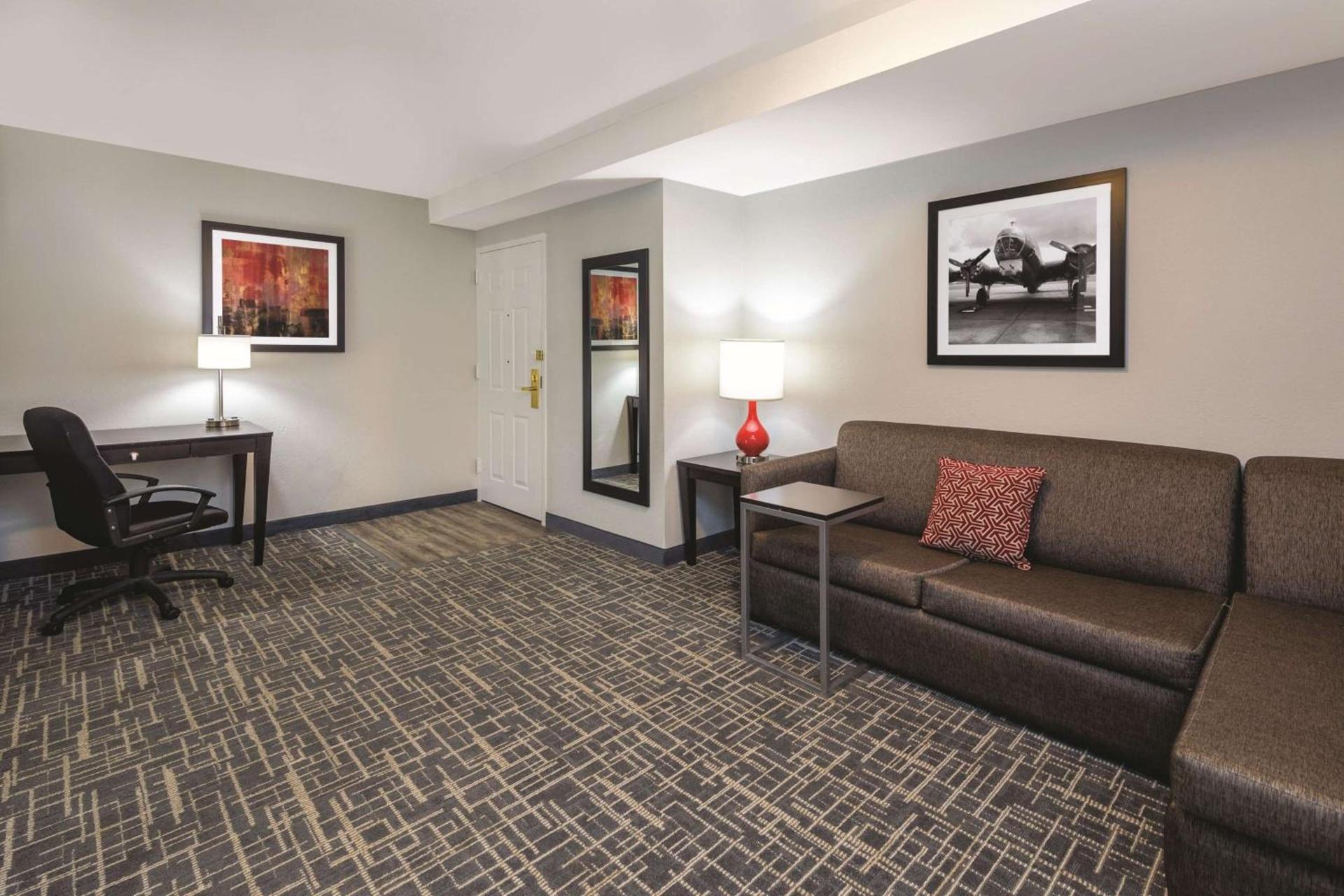 La Quinta by Wyndham Atlanta Airport South photo 14