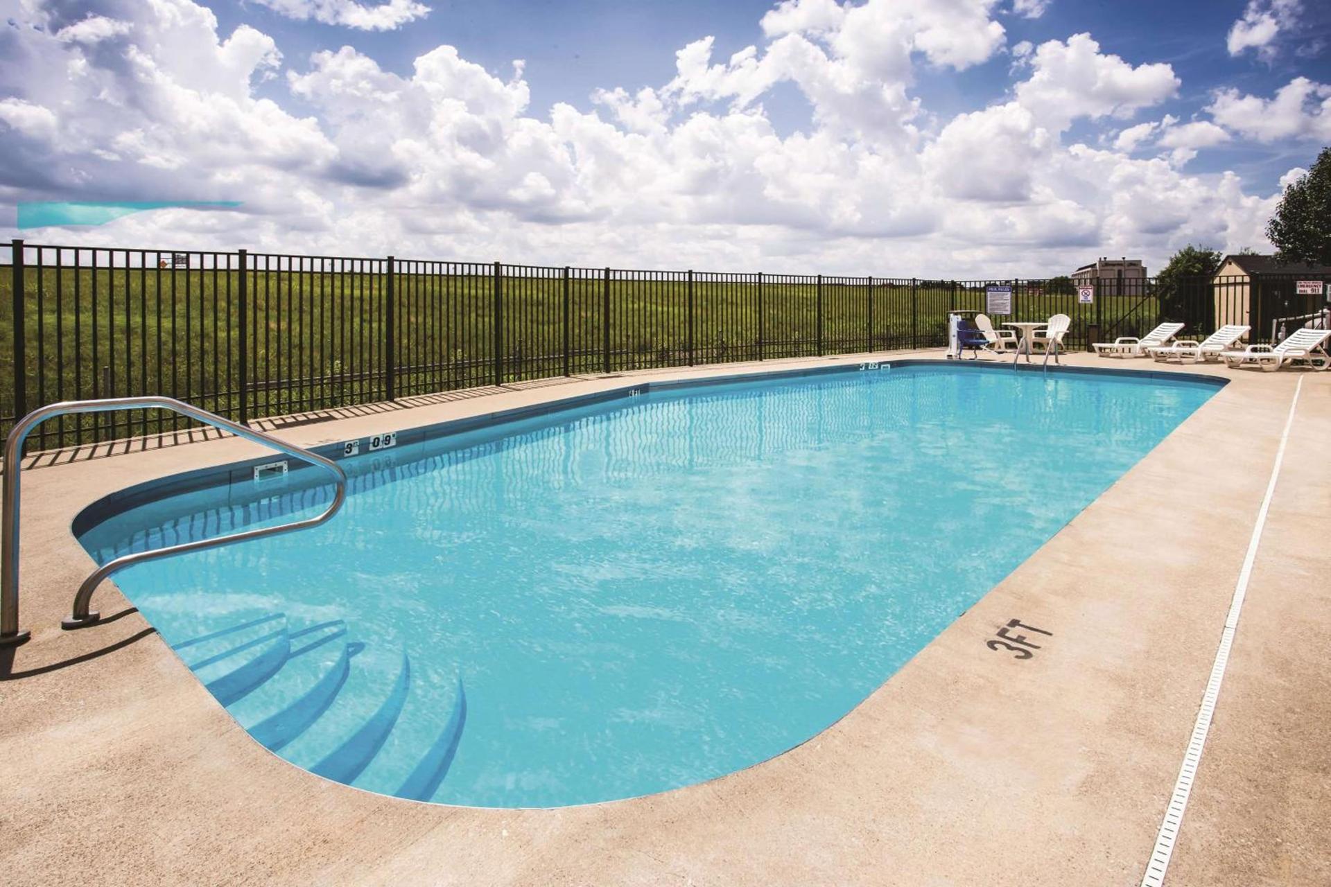La Quinta by Wyndham Evansville photo 13
