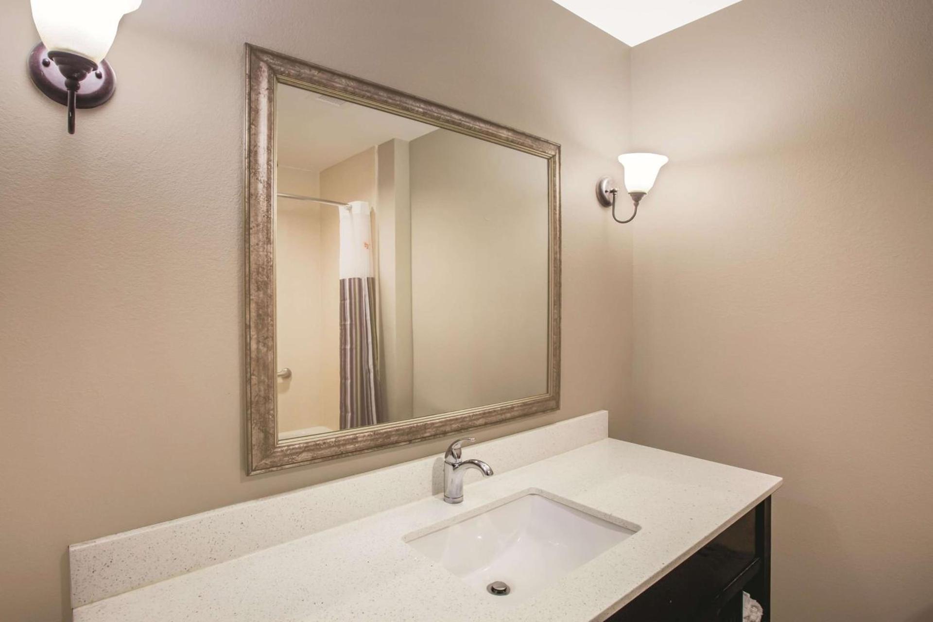 La Quinta by Wyndham Baton Rouge Denham Springs photo 11