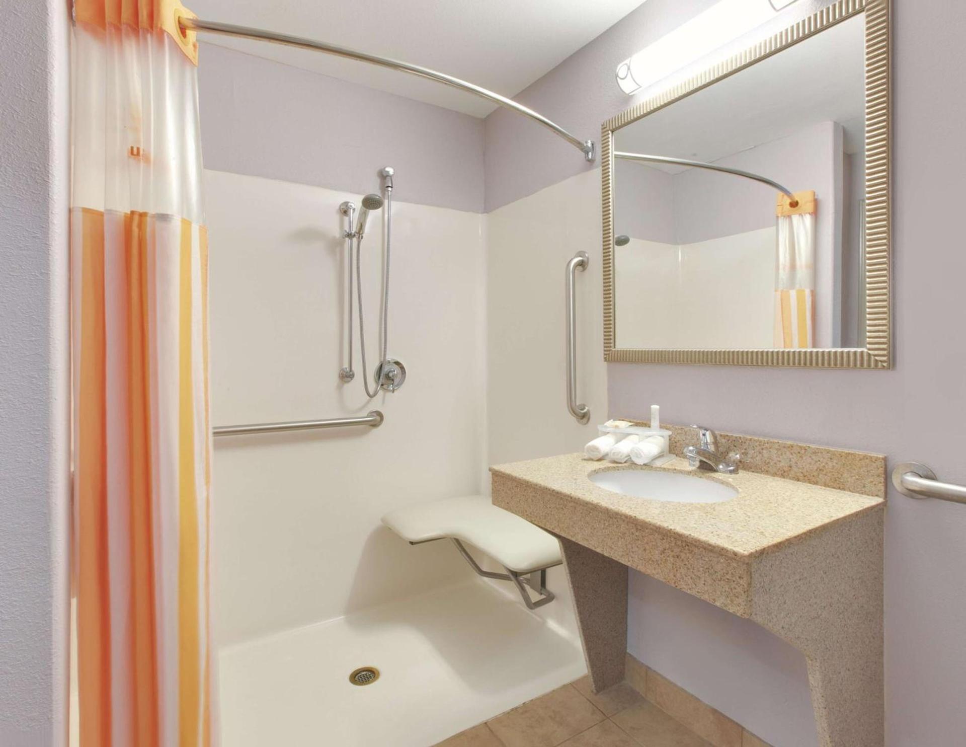 La Quinta by Wyndham Corsicana photo 6