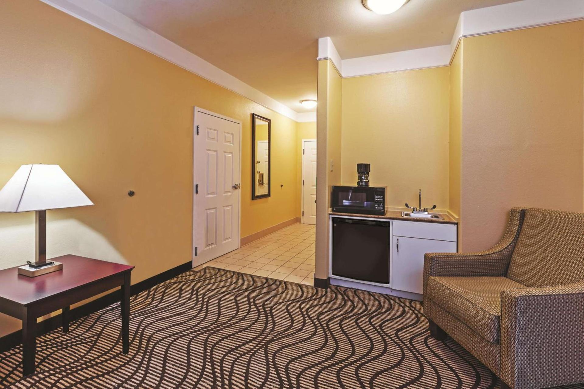 La Quinta by Wyndham Angleton photo 32