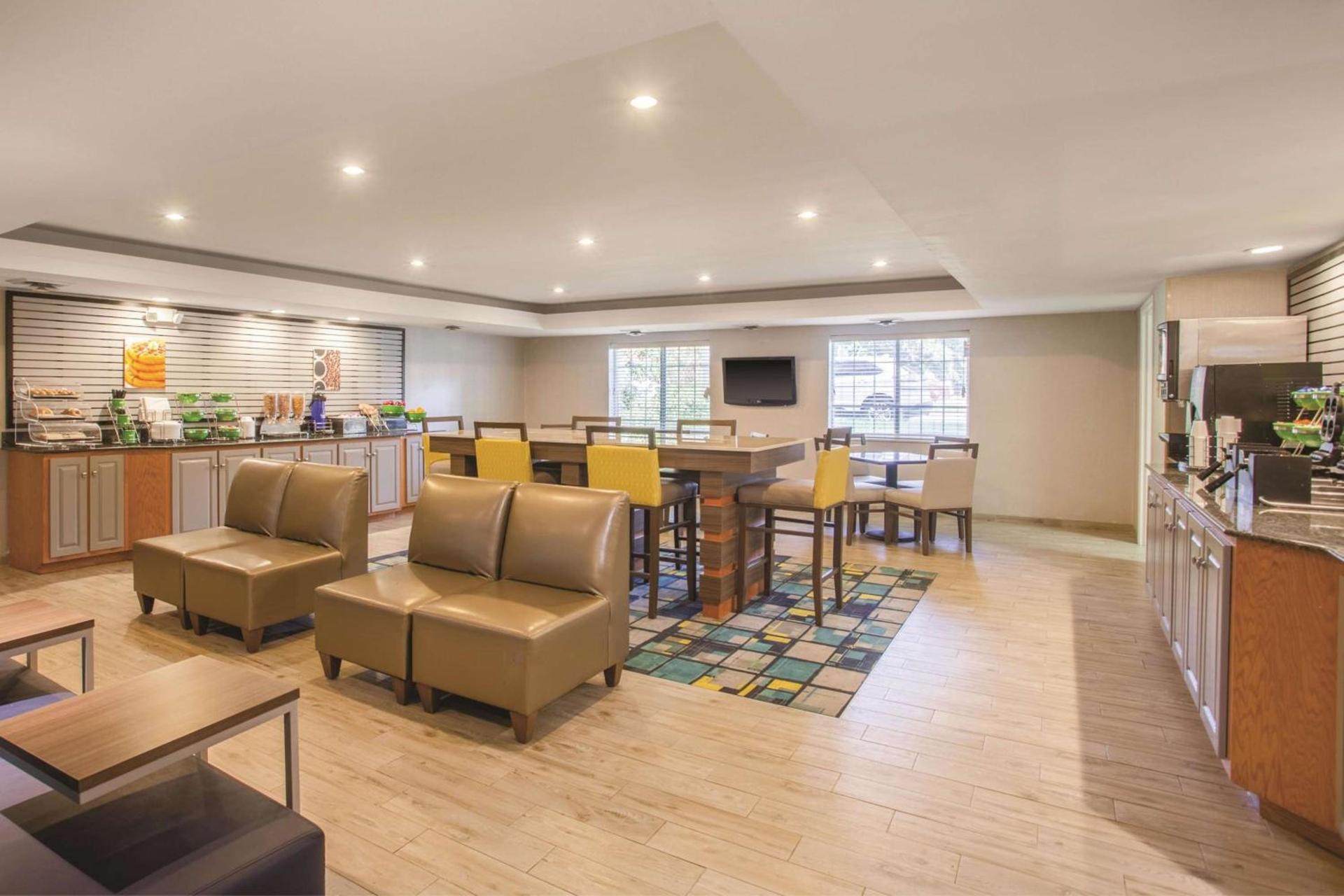 La Quinta Inn by Wyndham Richmond South photo 12