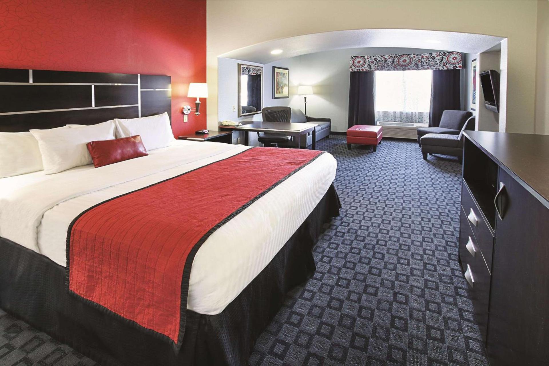 La Quinta Inn & Suites by Wyndham South Dallas - Hutchins photo 36