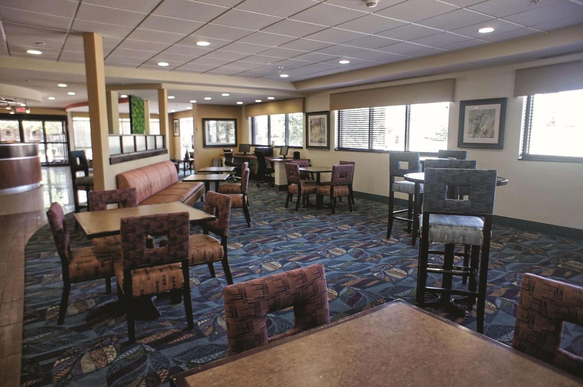 La Quinta by Wyndham Edmond photo 36