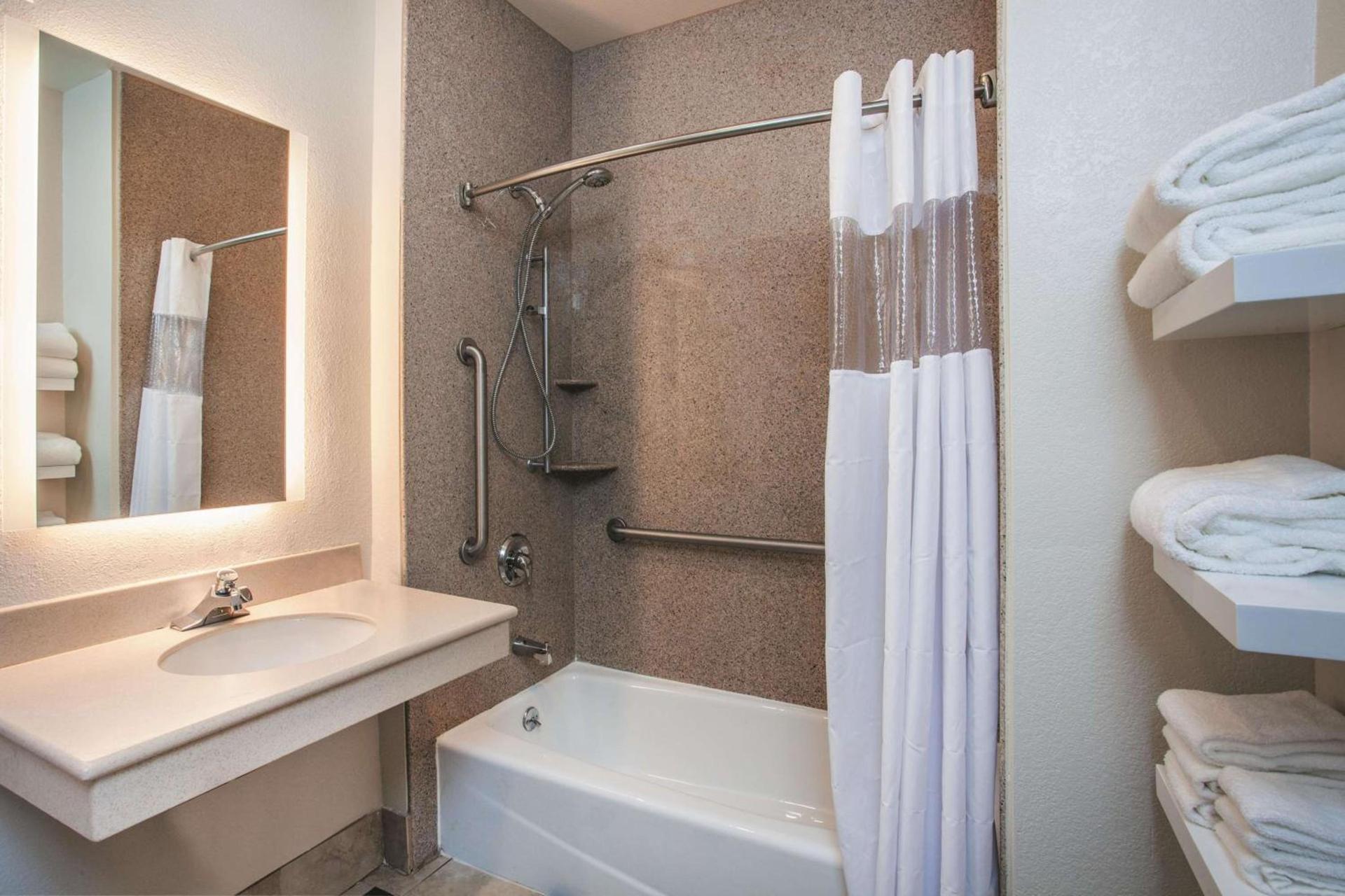 La Quinta by Wyndham Dublin - Pleasanton photo 29