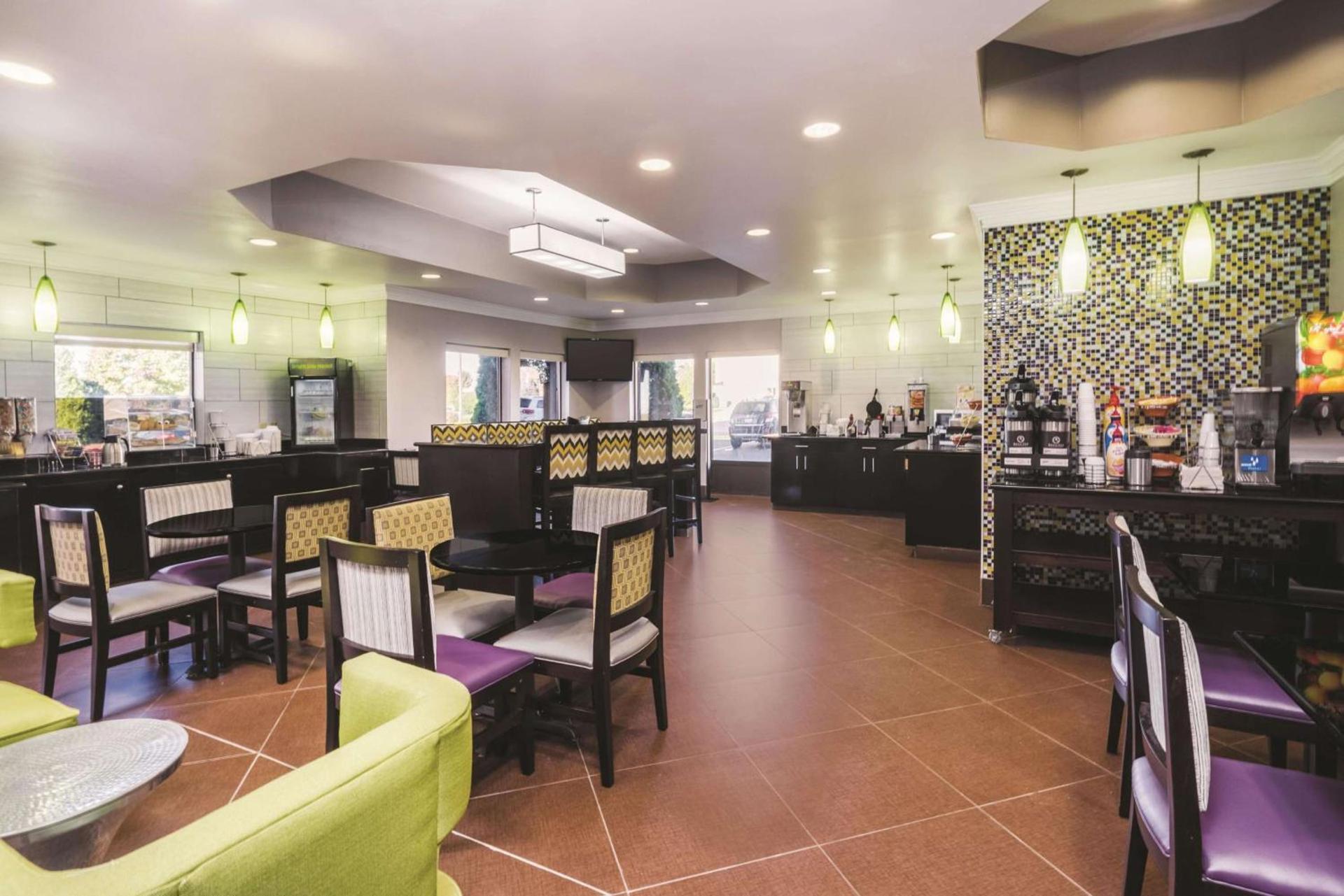 La Quinta Inn & Suites by Wyndham Louisville East photo 35