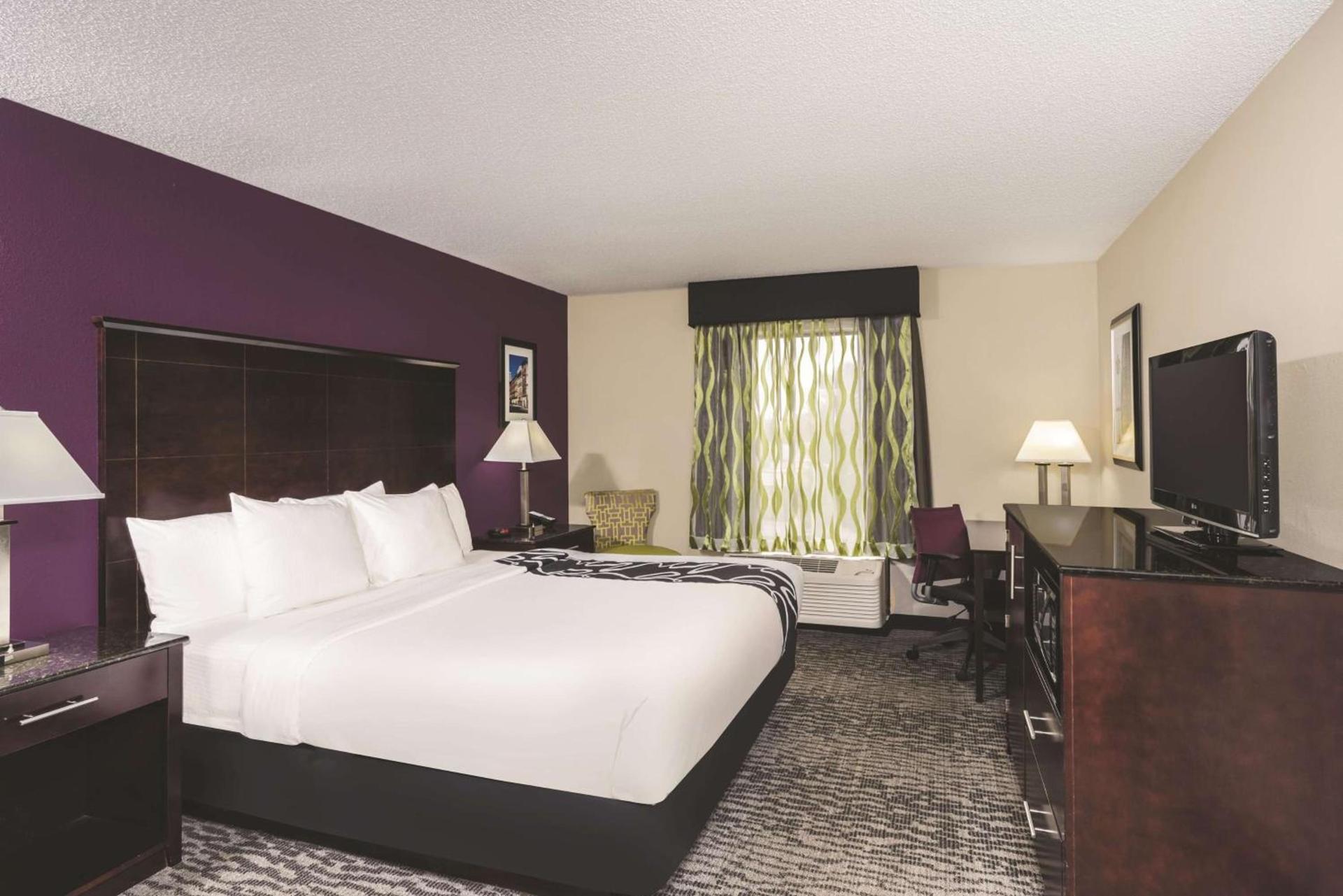La Quinta Inn & Suites by Wyndham Louisville East photo 36