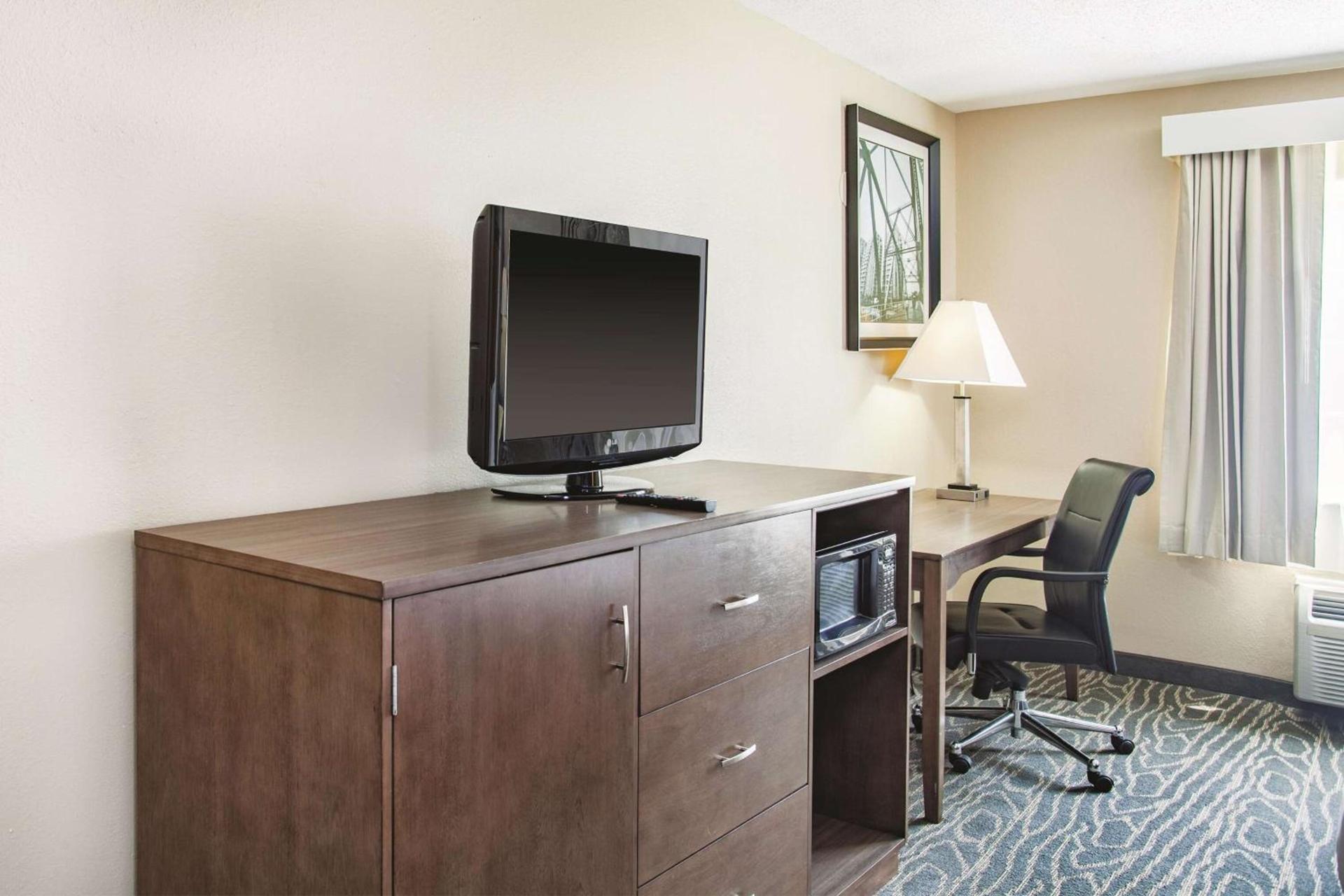 La Quinta Inn by Wyndham Richmond South photo 7