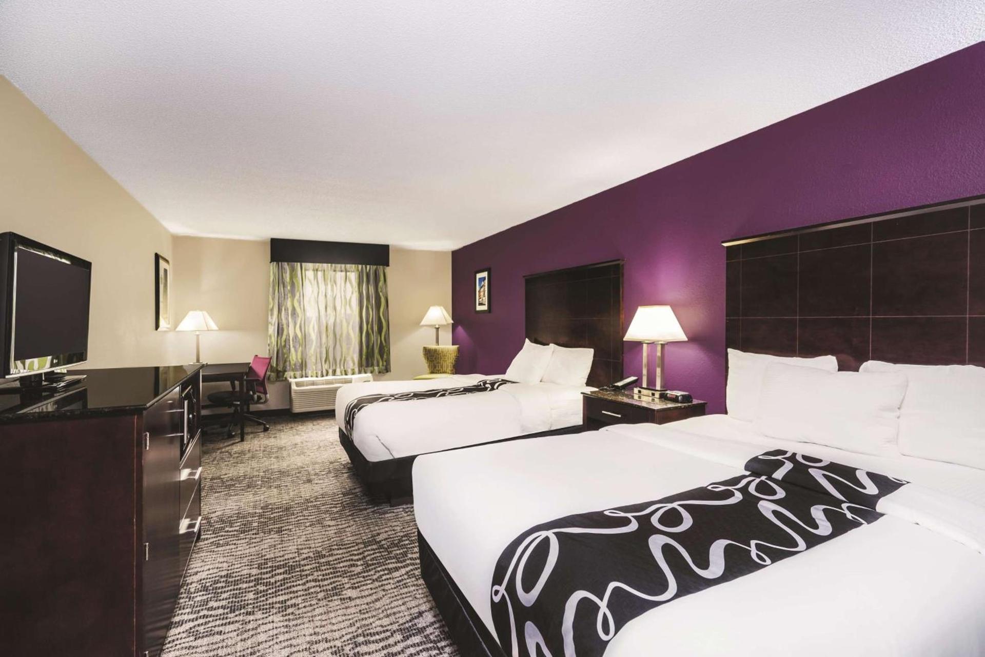 La Quinta Inn & Suites by Wyndham Louisville East photo 29