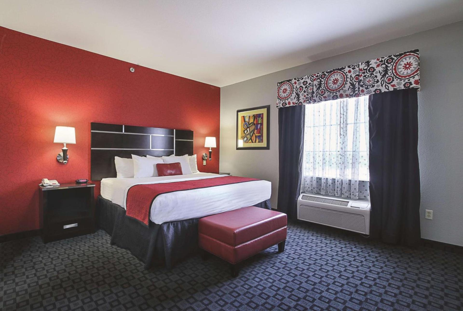 La Quinta Inn & Suites by Wyndham South Dallas - Hutchins photo 29