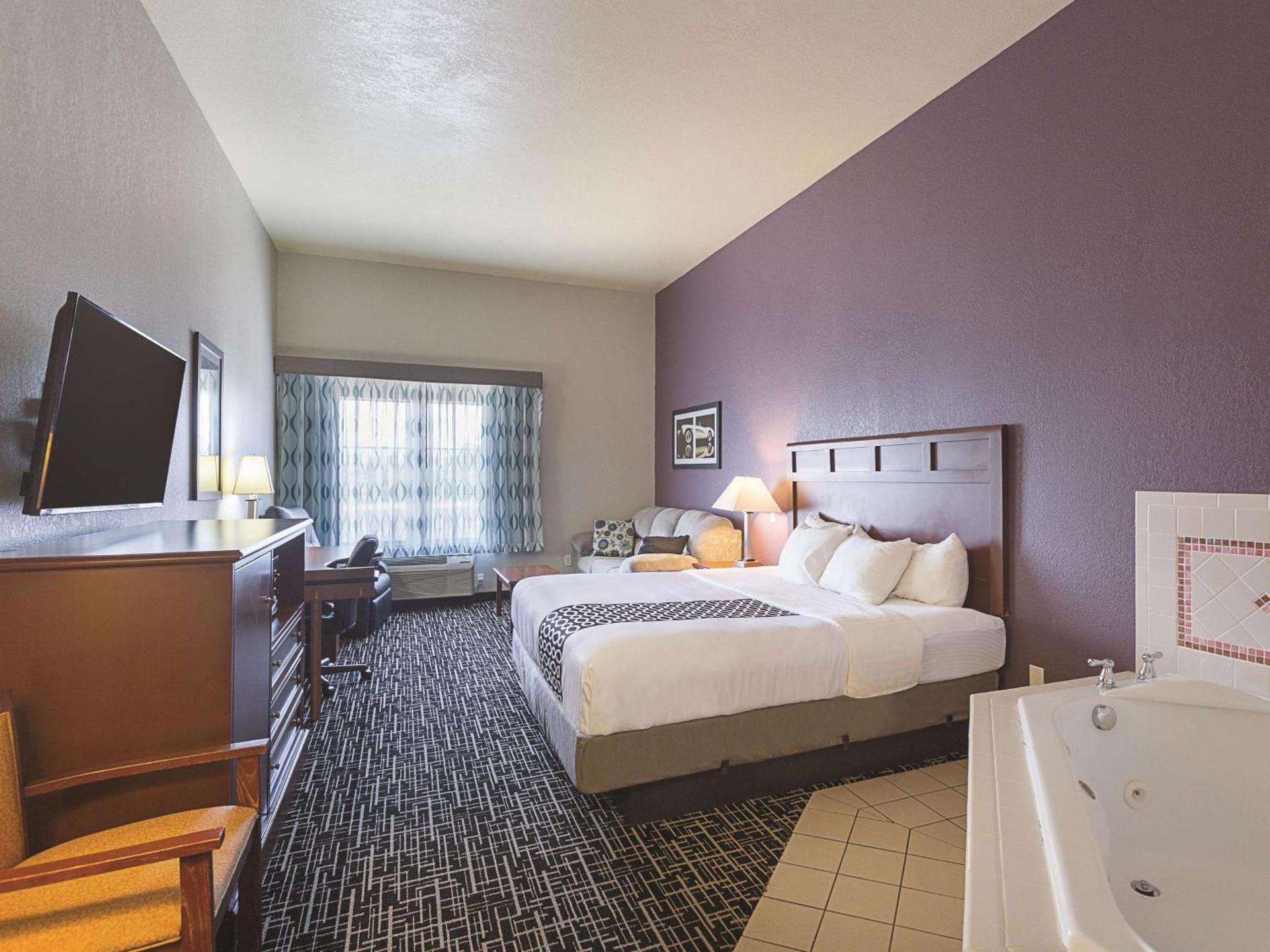 La Quinta by Wyndham Bowling Green photo 47