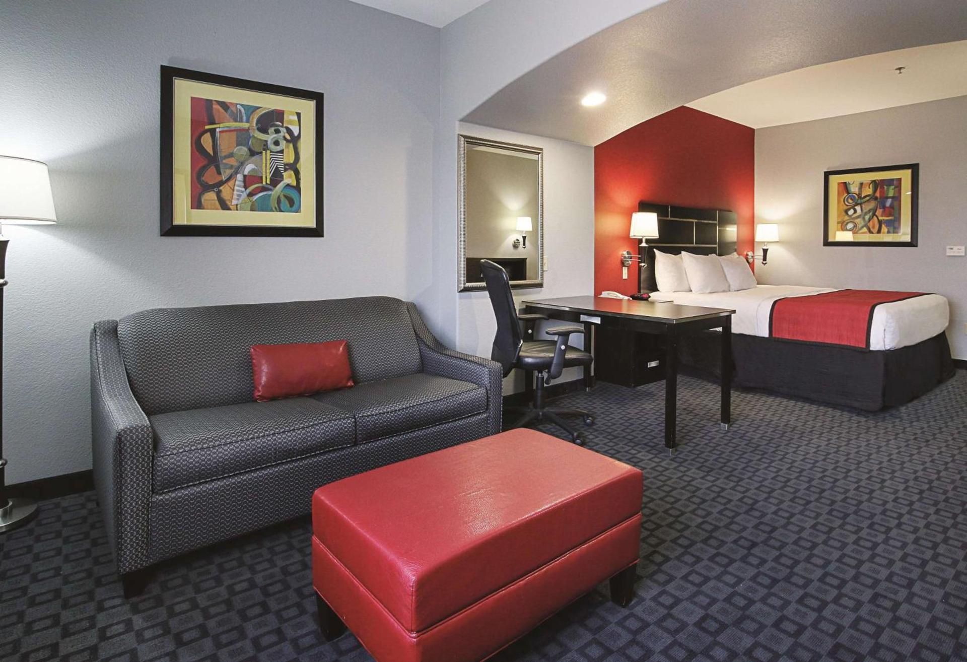 La Quinta Inn & Suites by Wyndham South Dallas - Hutchins photo 27