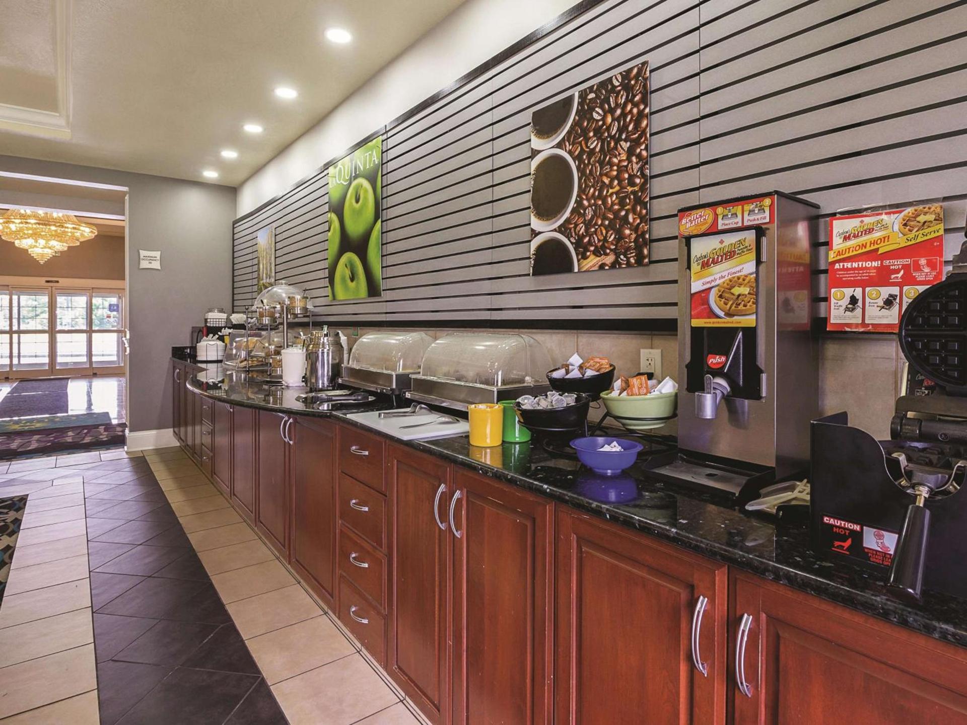 La Quinta by Wyndham Bowling Green photo 65