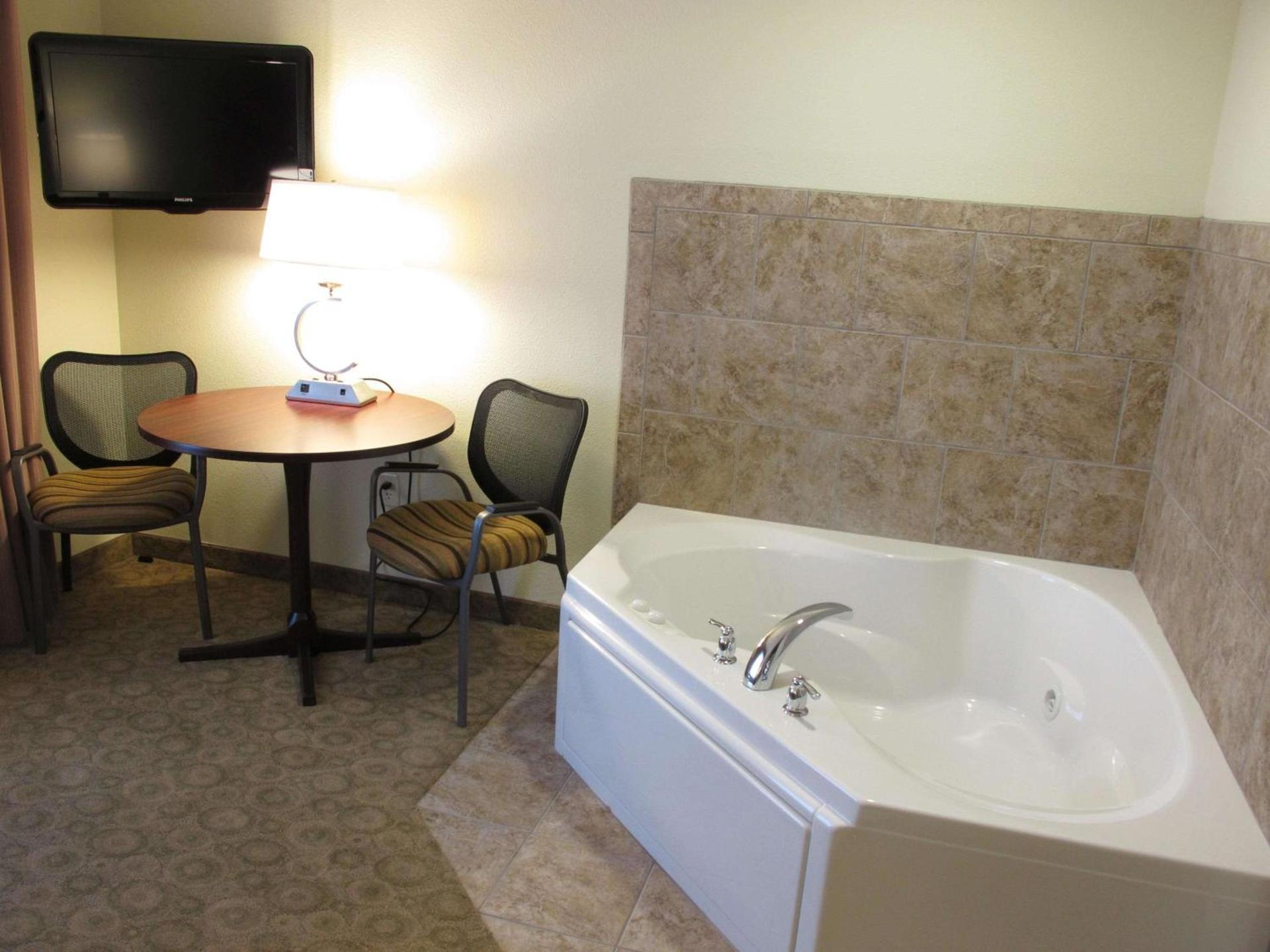 La Quinta by Wyndham Bismarck photo 27