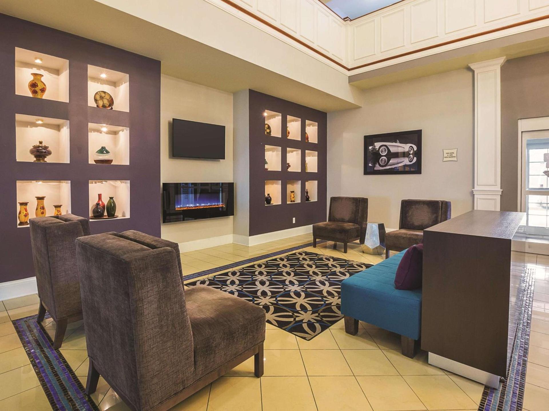 La Quinta by Wyndham Bowling Green photo 8