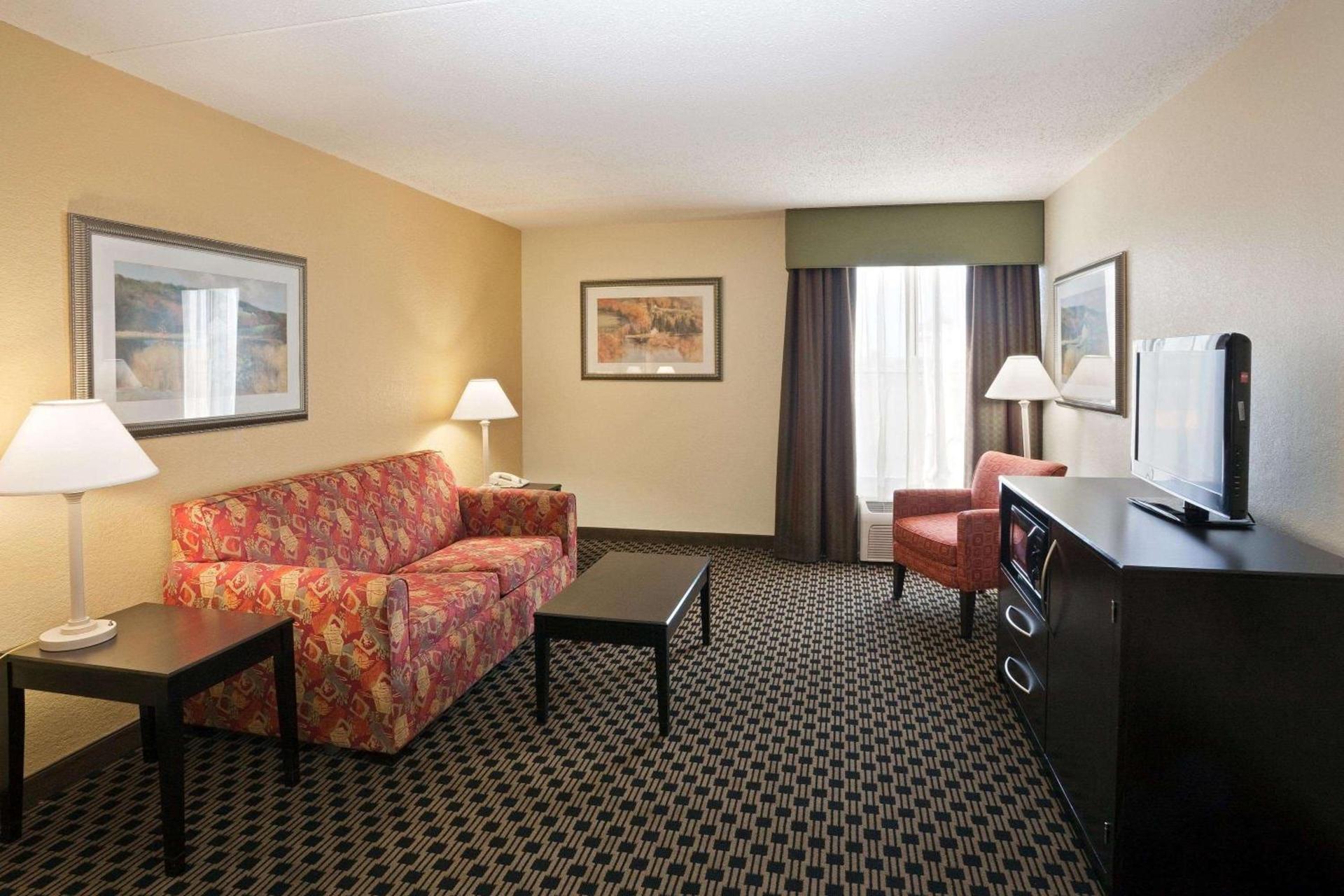 La Quinta by Wyndham Salina photo 63